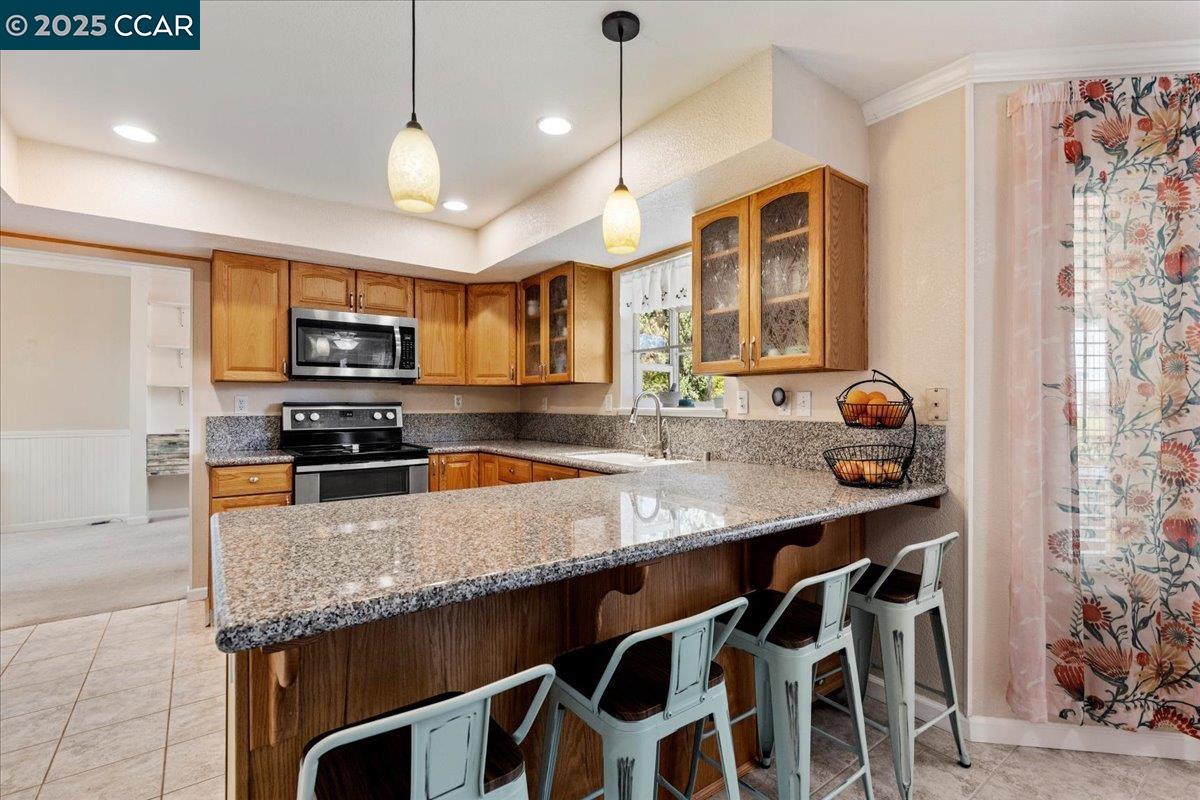 Detail Gallery Image 12 of 58 For 3852 Rockford Dr, Antioch,  CA 94509 - 4 Beds | 2/1 Baths