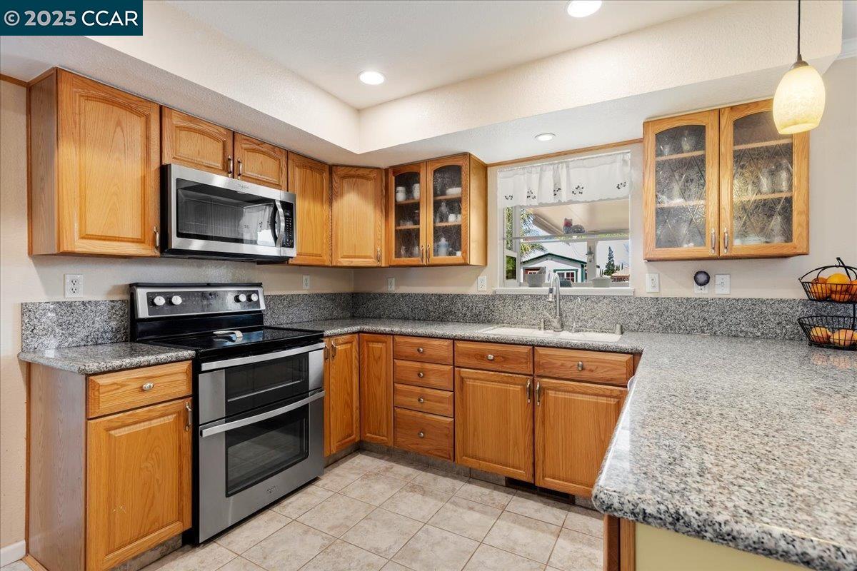 Detail Gallery Image 13 of 58 For 3852 Rockford Dr, Antioch,  CA 94509 - 4 Beds | 2/1 Baths