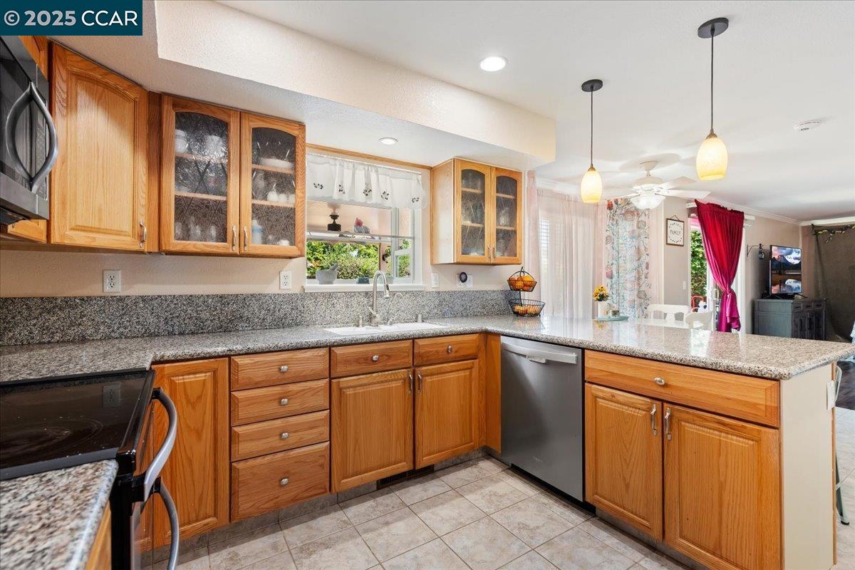 Detail Gallery Image 15 of 58 For 3852 Rockford Dr, Antioch,  CA 94509 - 4 Beds | 2/1 Baths