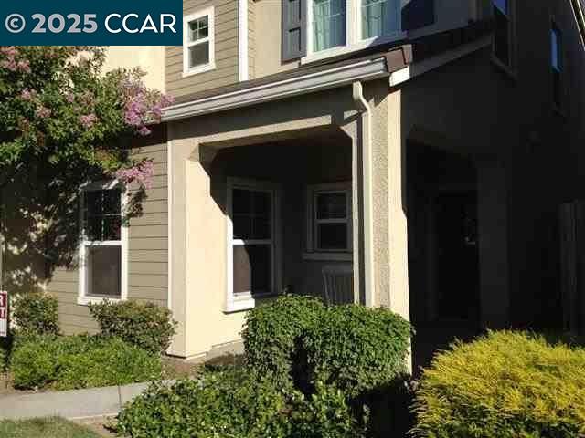 Detail Gallery Image 1 of 11 For 1646 Old Bridge Way, Stockton,  CA 95204 - 3 Beds | 2/1 Baths