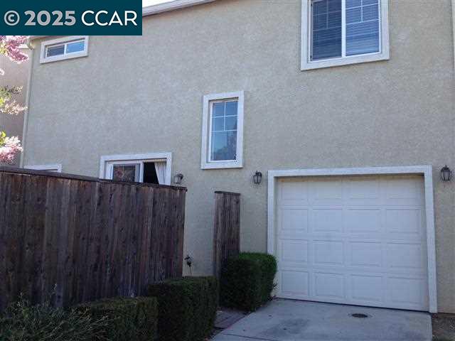 Detail Gallery Image 2 of 11 For 1646 Old Bridge Way, Stockton,  CA 95204 - 3 Beds | 2/1 Baths