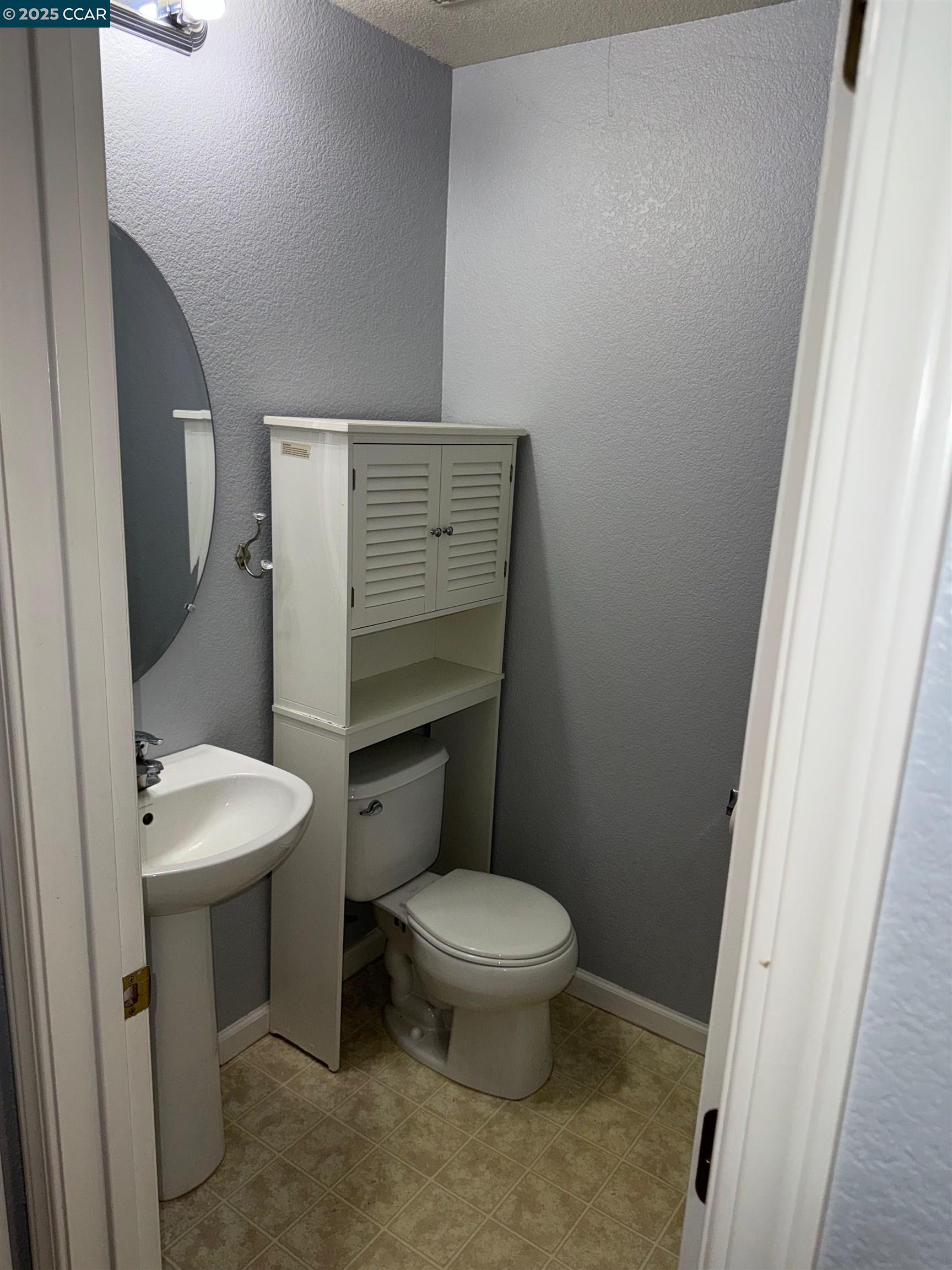 Detail Gallery Image 11 of 22 For 1646 Old Bridge Way, Stockton,  CA 95204 - 3 Beds | 2/1 Baths