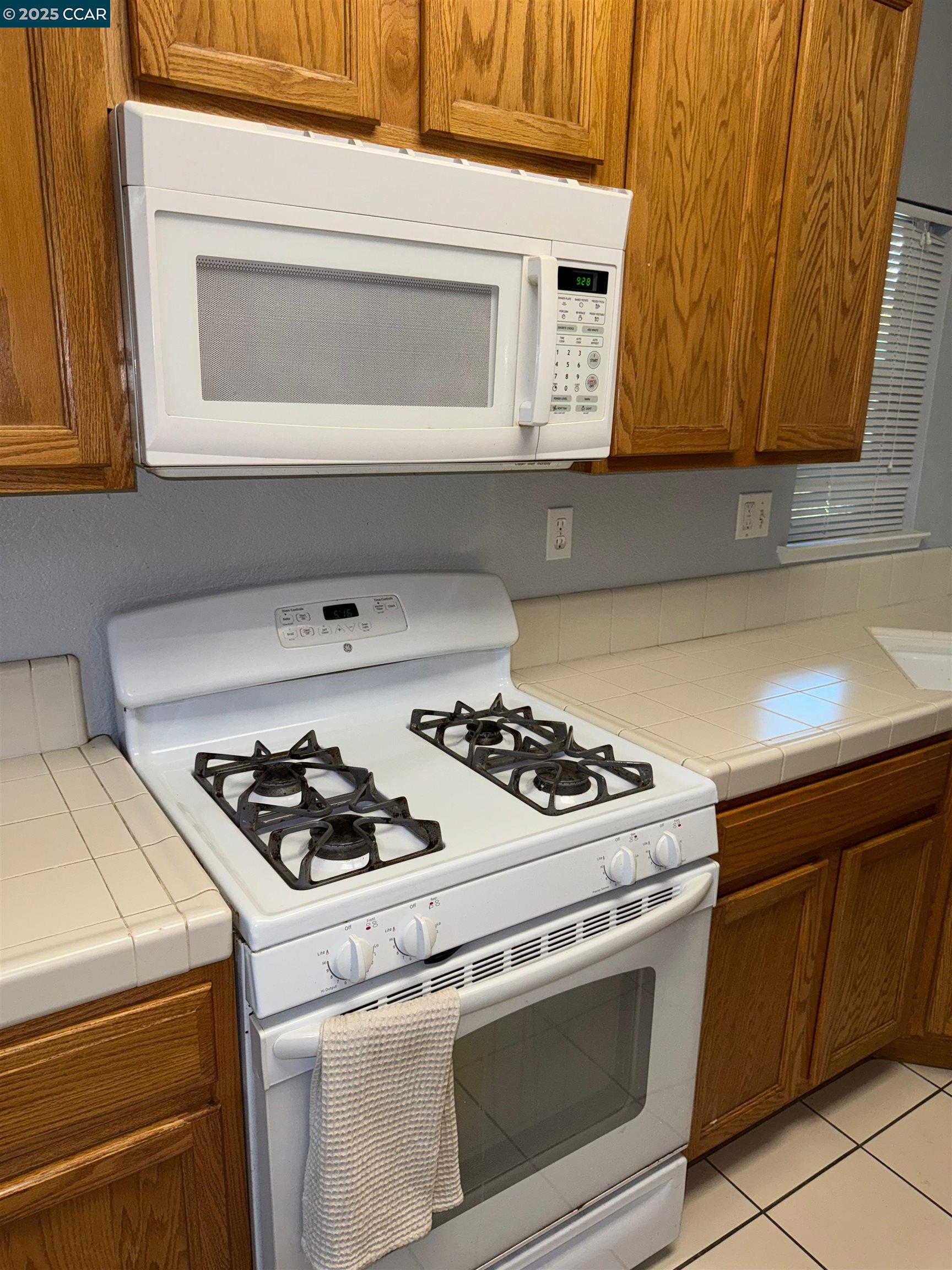 Detail Gallery Image 12 of 22 For 1646 Old Bridge Way, Stockton,  CA 95204 - 3 Beds | 2/1 Baths