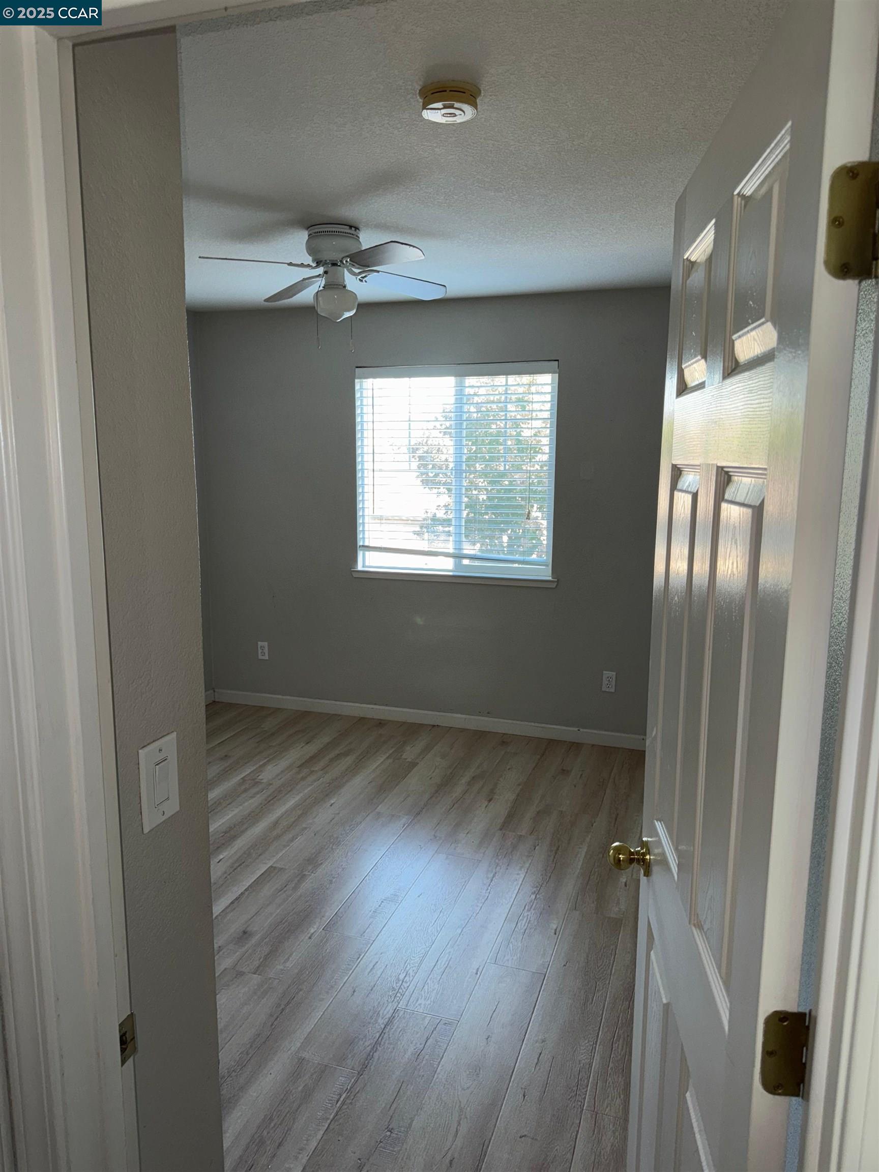 Detail Gallery Image 6 of 22 For 1646 Old Bridge Way, Stockton,  CA 95204 - 3 Beds | 2/1 Baths