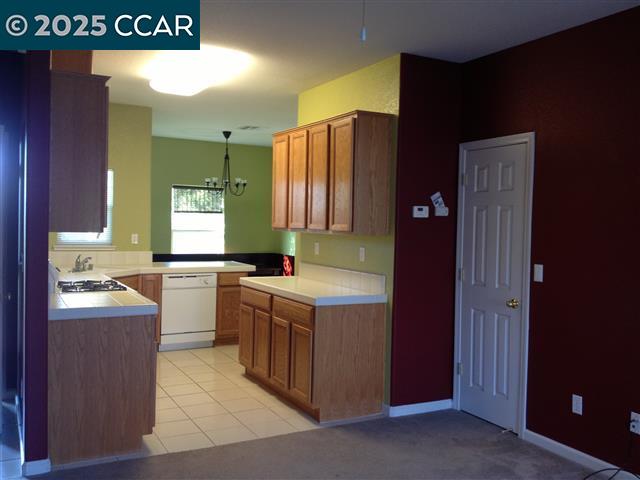 Detail Gallery Image 7 of 11 For 1646 Old Bridge Way, Stockton,  CA 95204 - 3 Beds | 2/1 Baths
