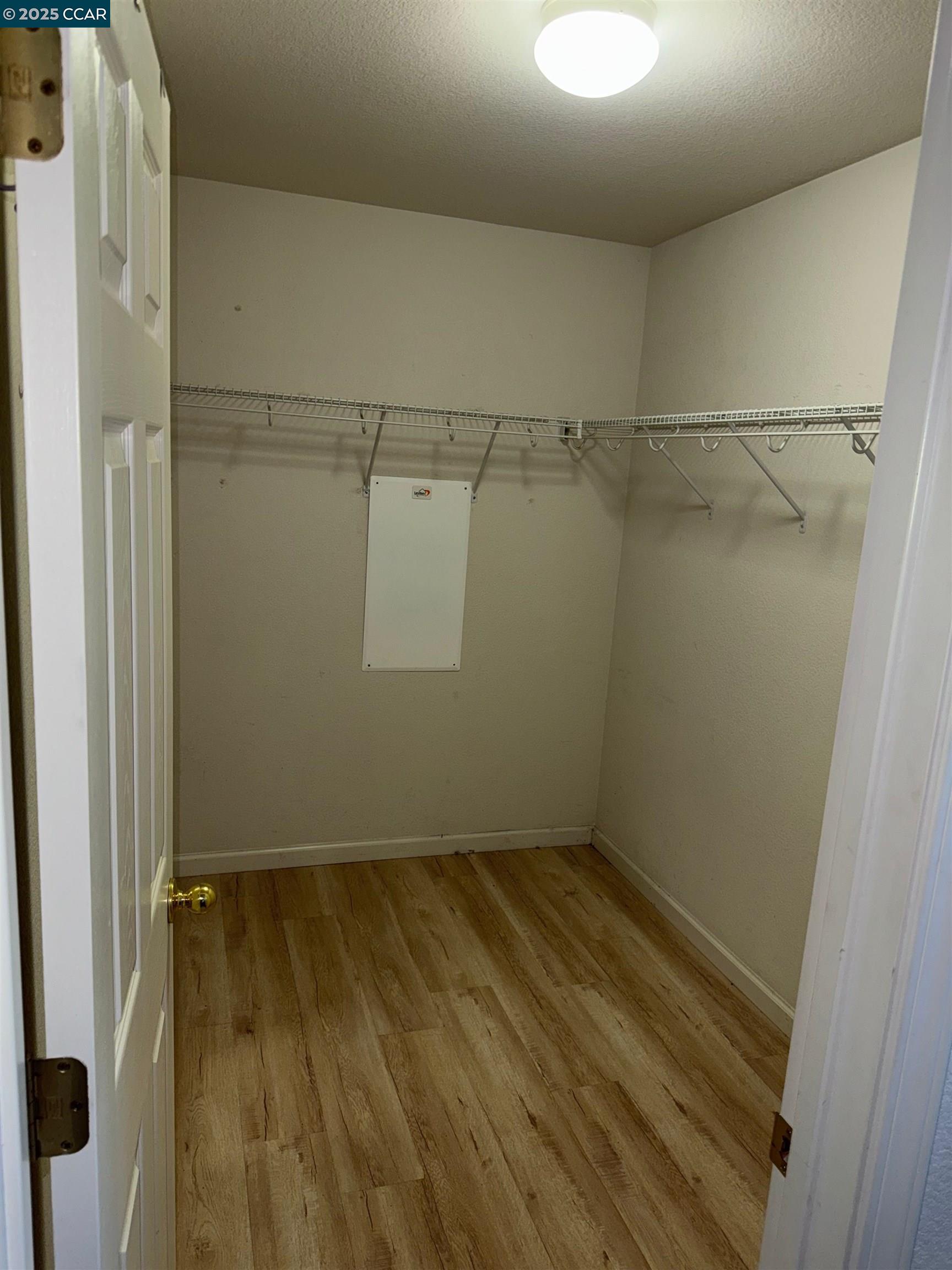 Detail Gallery Image 8 of 22 For 1646 Old Bridge Way, Stockton,  CA 95204 - 3 Beds | 2/1 Baths