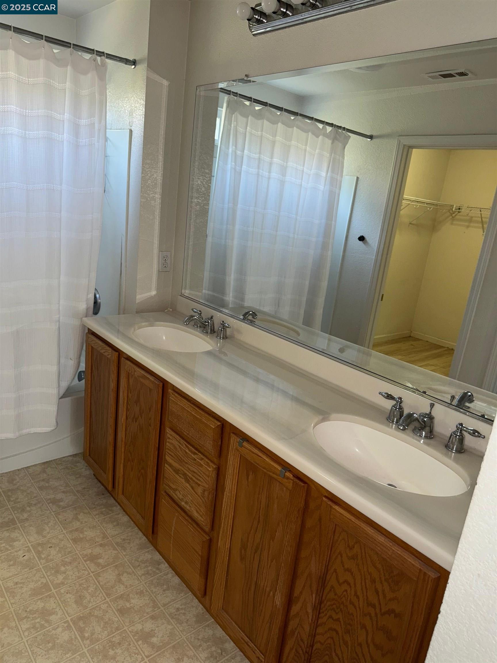 Detail Gallery Image 10 of 22 For 1646 Old Bridge Way, Stockton,  CA 95204 - 3 Beds | 2/1 Baths