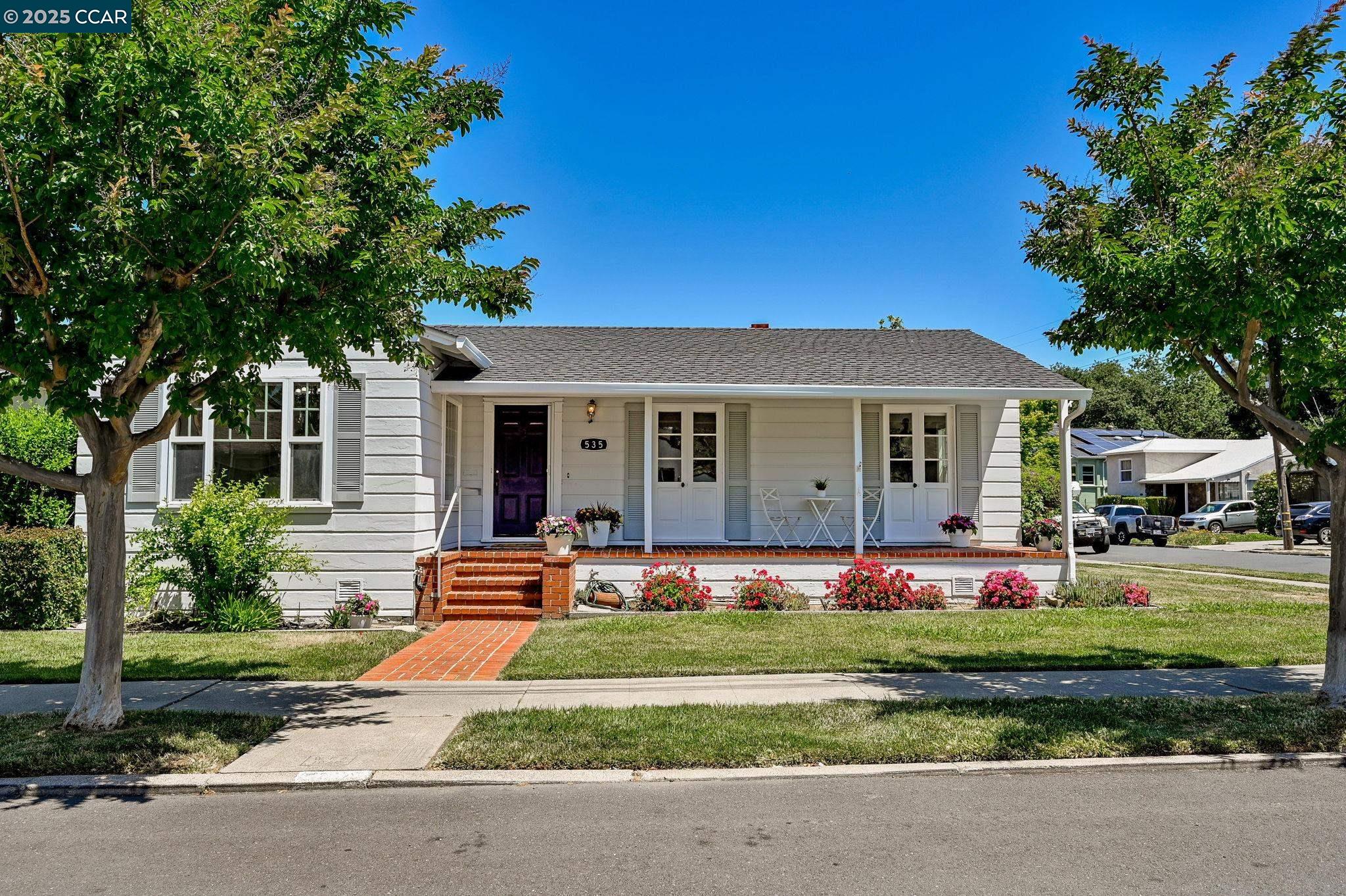 Detail Gallery Image 1 of 1 For 535 Bertola Street, Martinez,  CA 94553-3242 - 2 Beds | 1/1 Baths