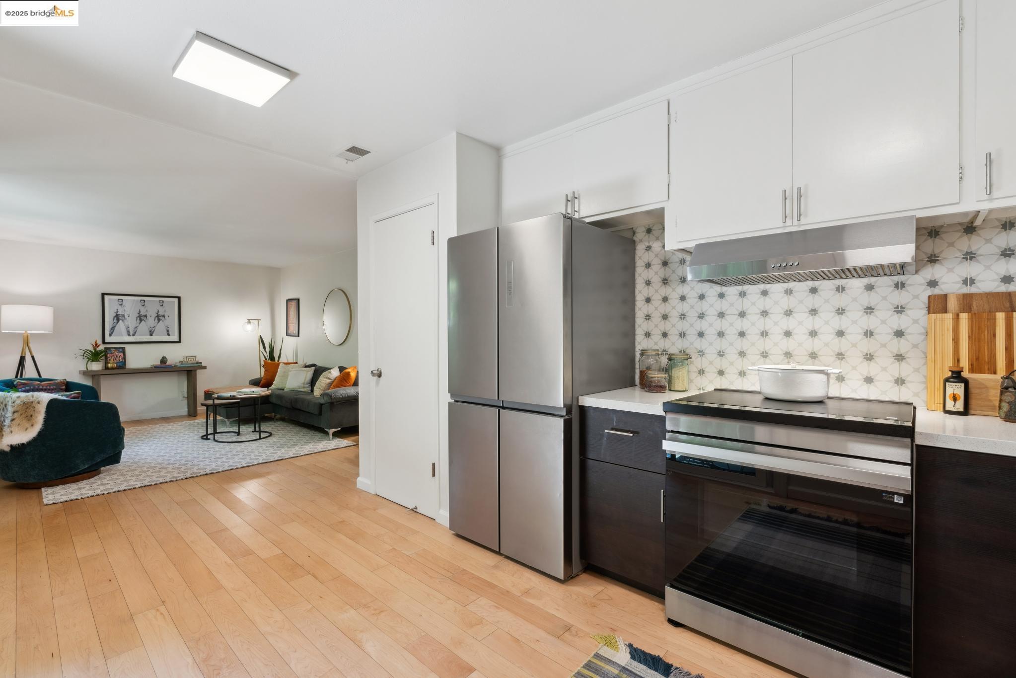 Detail Gallery Image 11 of 20 For 1337 Henry Street a,  Berkeley,  CA 94709-1900 - 2 Beds | 1 Baths