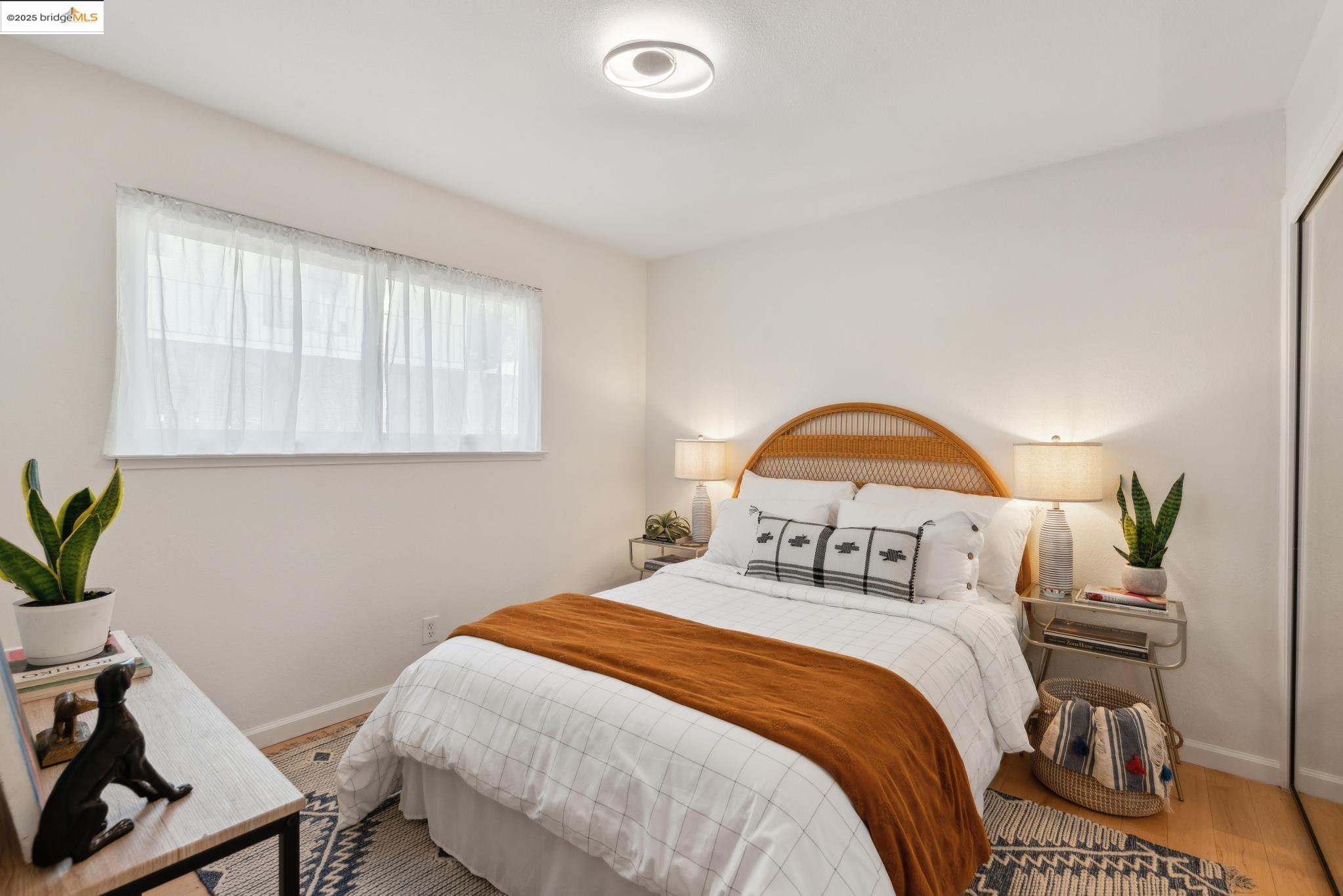Detail Gallery Image 12 of 20 For 1337 Henry Street a,  Berkeley,  CA 94709-1900 - 2 Beds | 1 Baths