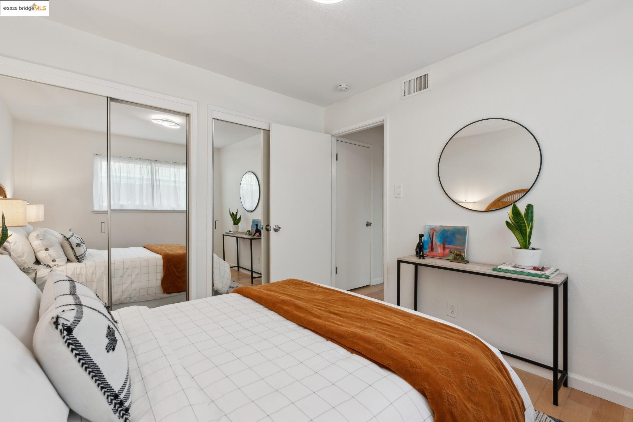 Detail Gallery Image 13 of 20 For 1337 Henry Street a,  Berkeley,  CA 94709-1900 - 2 Beds | 1 Baths