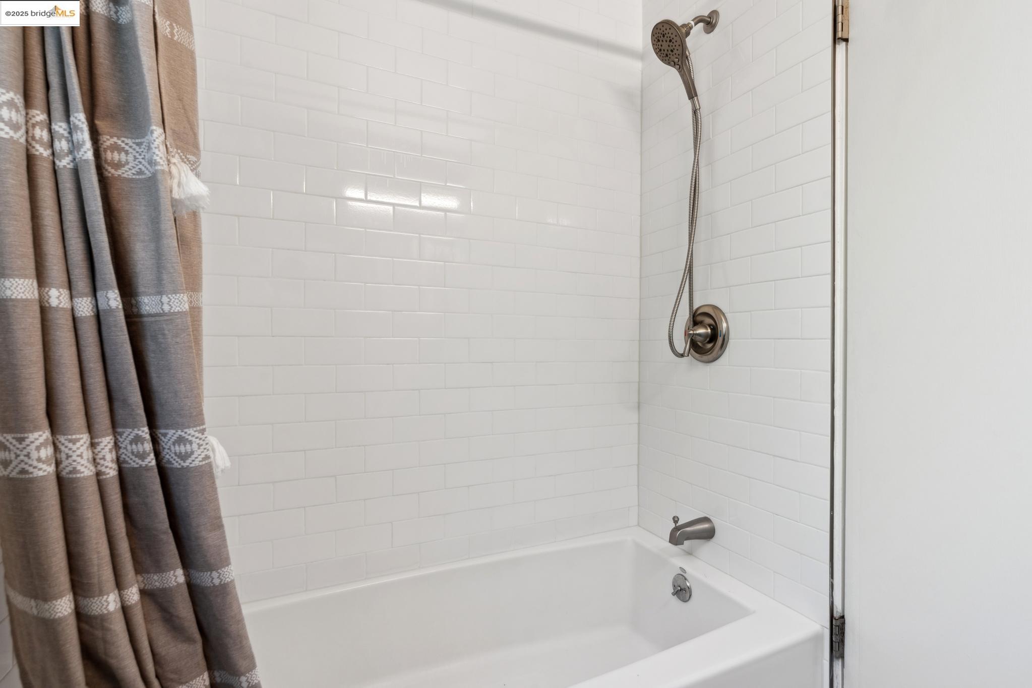 Detail Gallery Image 15 of 20 For 1337 Henry Street a,  Berkeley,  CA 94709-1900 - 2 Beds | 1 Baths