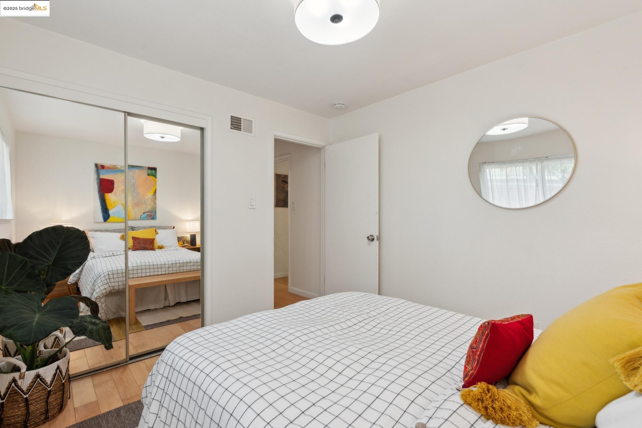 Detail Gallery Image 17 of 20 For 1337 Henry Street a,  Berkeley,  CA 94709-1900 - 2 Beds | 1 Baths