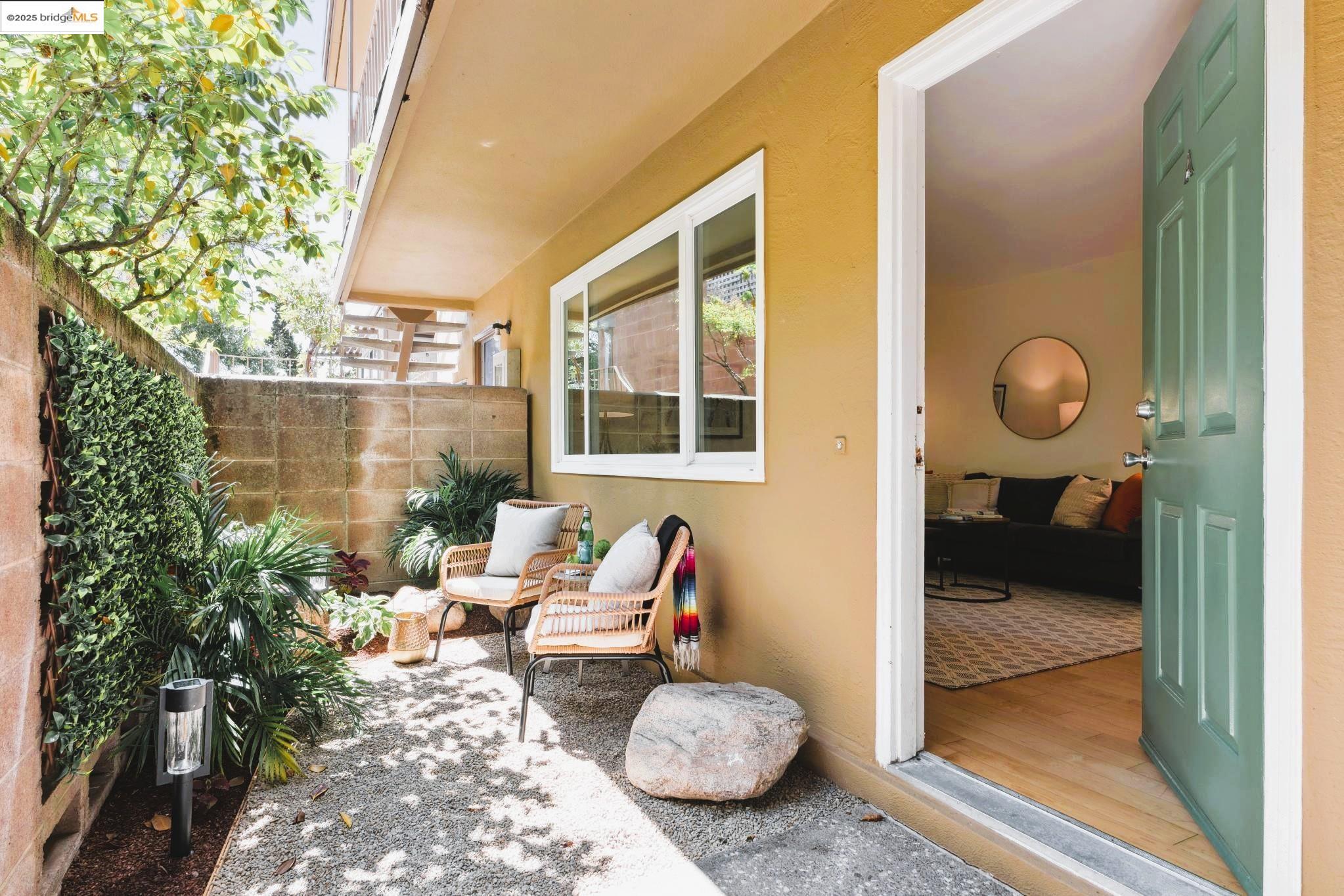 Detail Gallery Image 19 of 20 For 1337 Henry Street a,  Berkeley,  CA 94709-1900 - 2 Beds | 1 Baths
