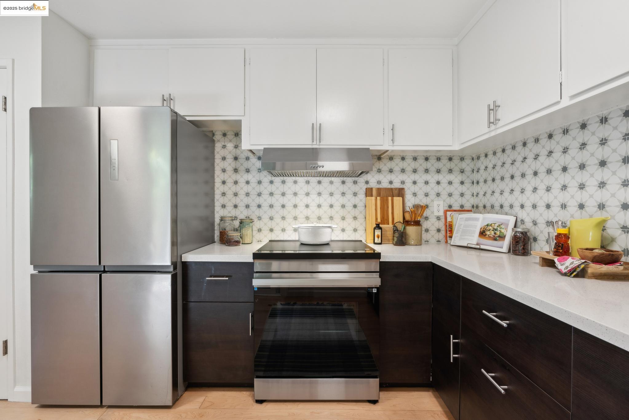 Detail Gallery Image 8 of 20 For 1337 Henry Street a,  Berkeley,  CA 94709-1900 - 2 Beds | 1 Baths