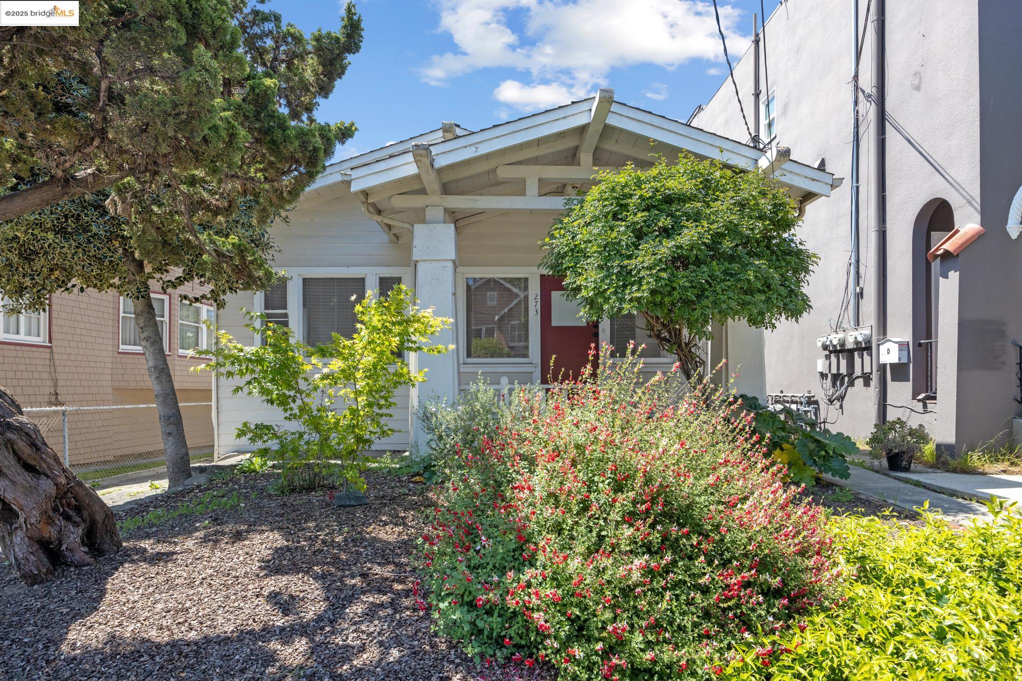 Detail Gallery Image 1 of 30 For 271 38th St, Oakland,  CA 94611 - 5 Beds | 3 Baths