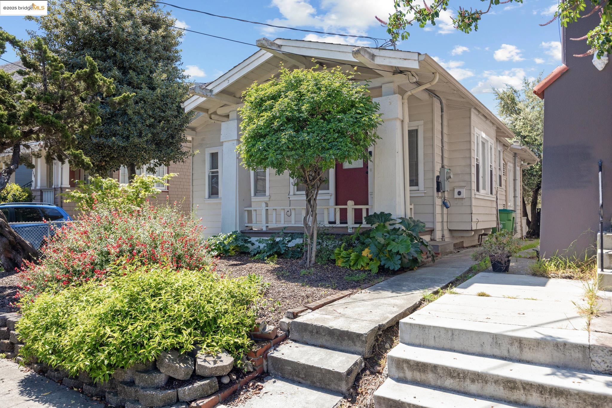 Detail Gallery Image 2 of 30 For 271 38th St, Oakland,  CA 94611 - 5 Beds | 3 Baths