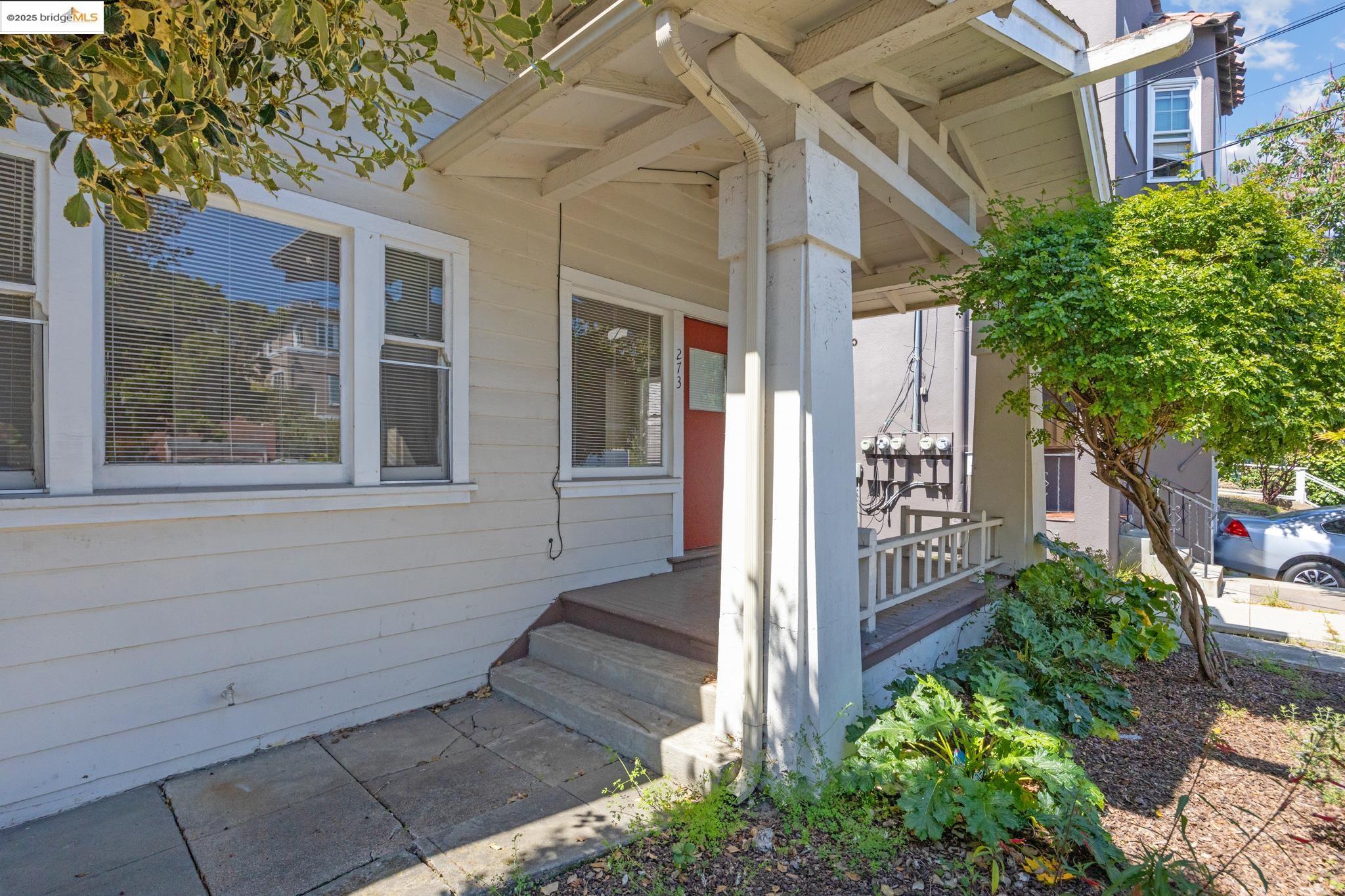 Detail Gallery Image 3 of 30 For 271 38th St, Oakland,  CA 94611 - 5 Beds | 3 Baths