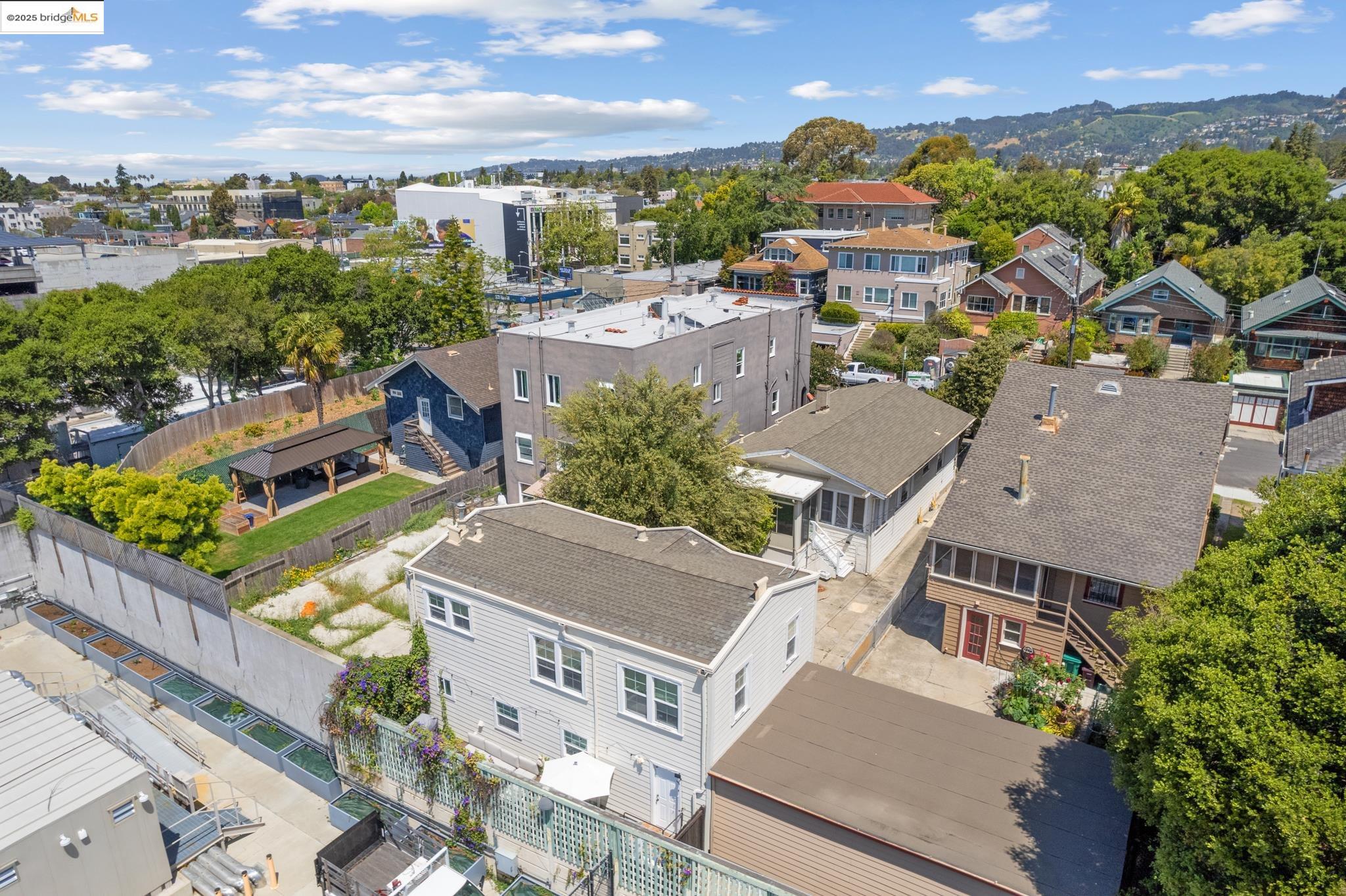 Detail Gallery Image 24 of 30 For 271 38th St, Oakland,  CA 94611 - 5 Beds | 3 Baths