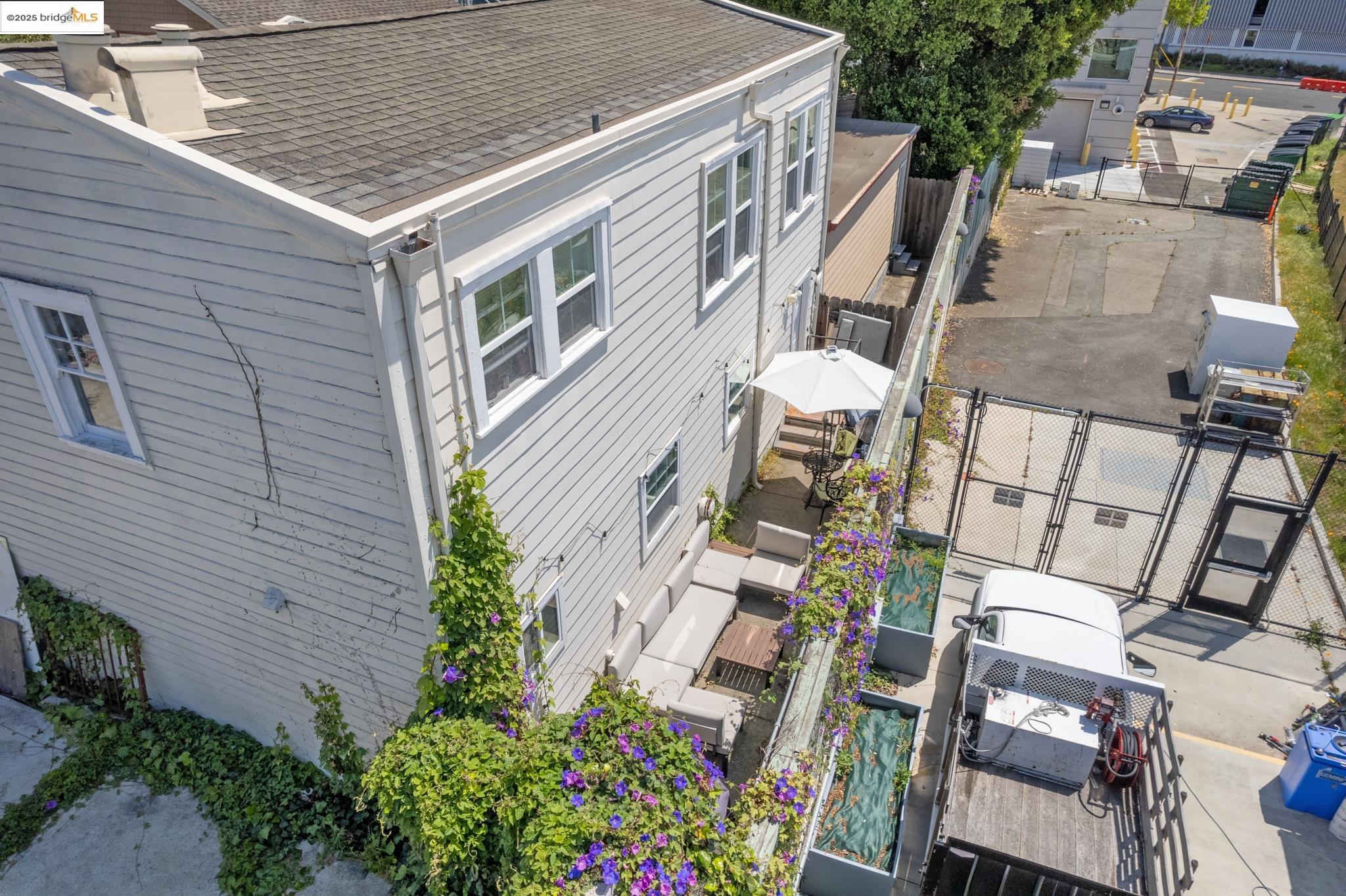 Detail Gallery Image 26 of 30 For 271 38th St, Oakland,  CA 94611 - 5 Beds | 3 Baths