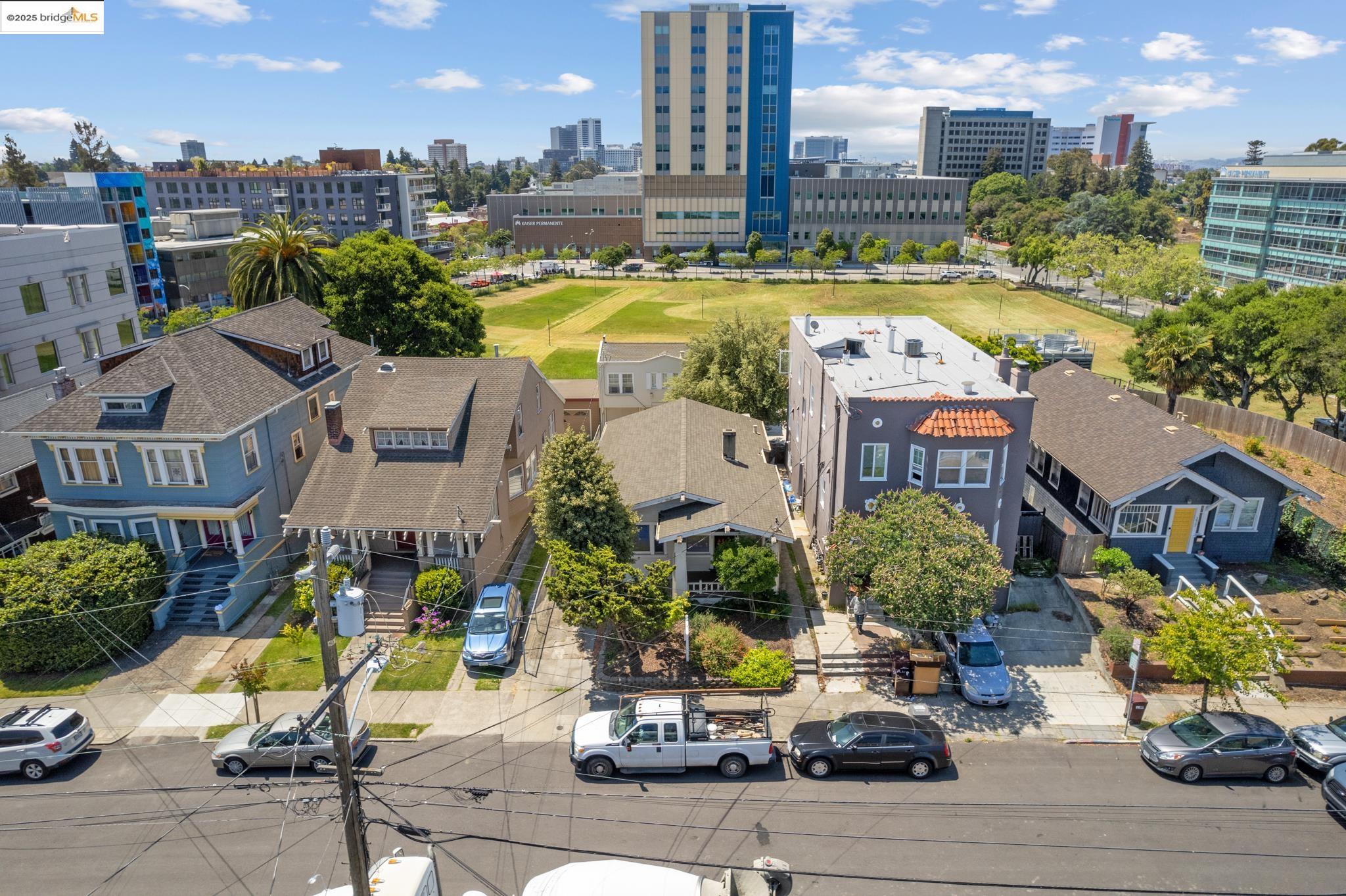 Detail Gallery Image 27 of 30 For 271 38th St, Oakland,  CA 94611 - 5 Beds | 3 Baths