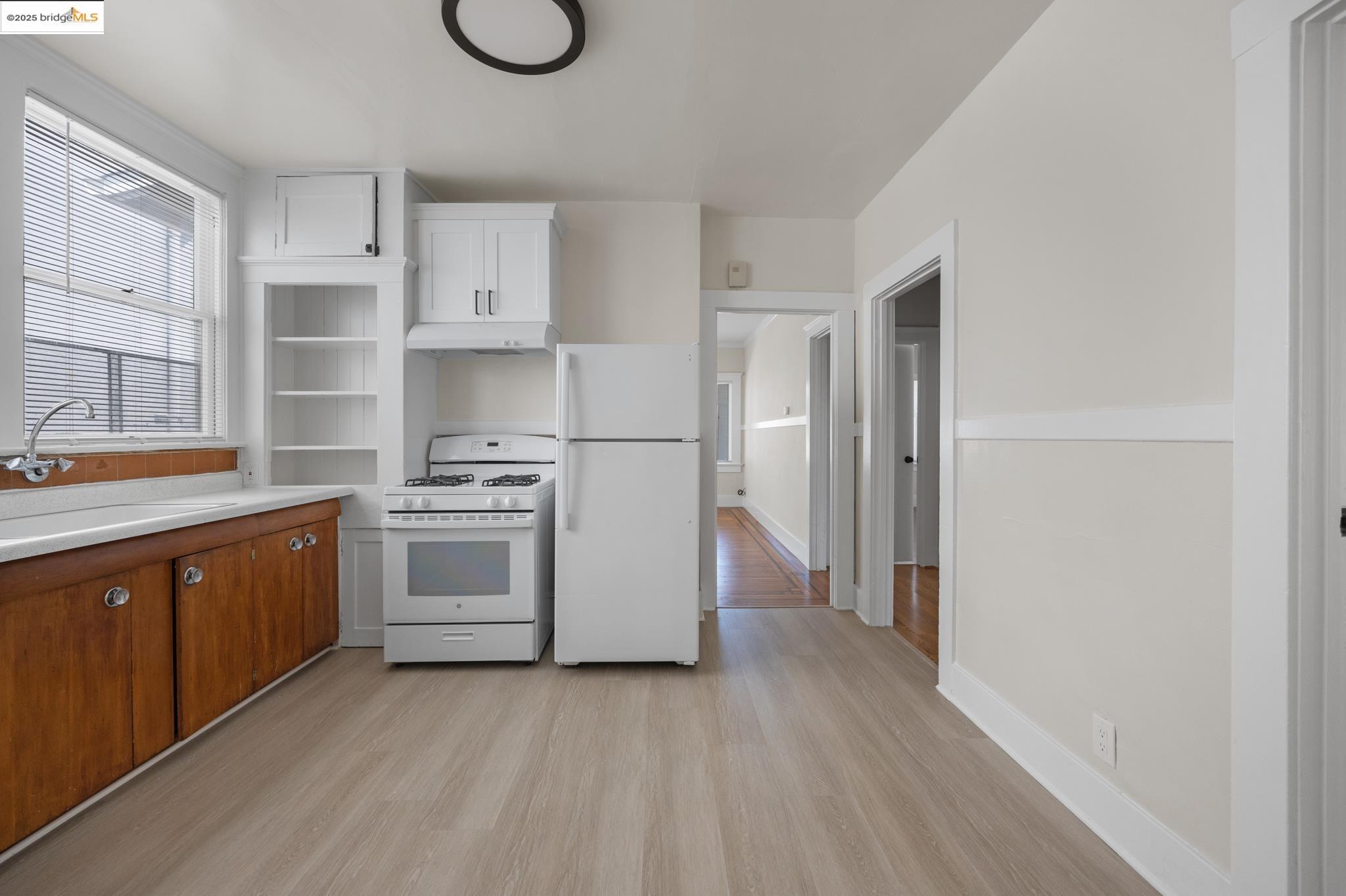 Detail Gallery Image 8 of 30 For 271 38th St, Oakland,  CA 94611 - 5 Beds | 3 Baths