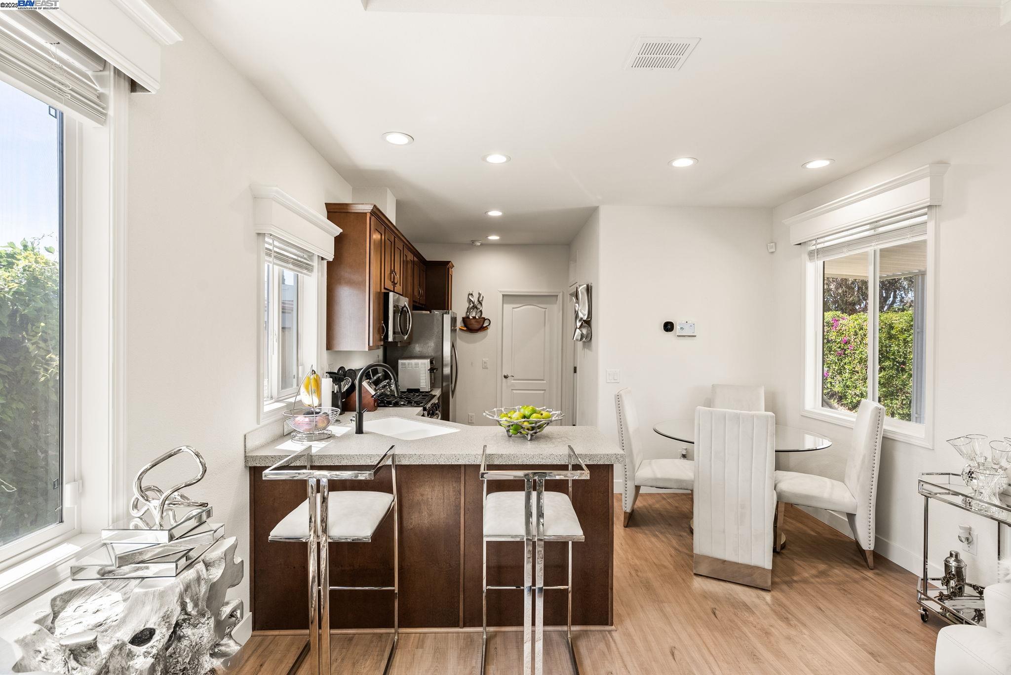 Detail Gallery Image 3 of 33 For 65 Pali, Pittsburg,  CA 94565 - 2 Beds | 2 Baths