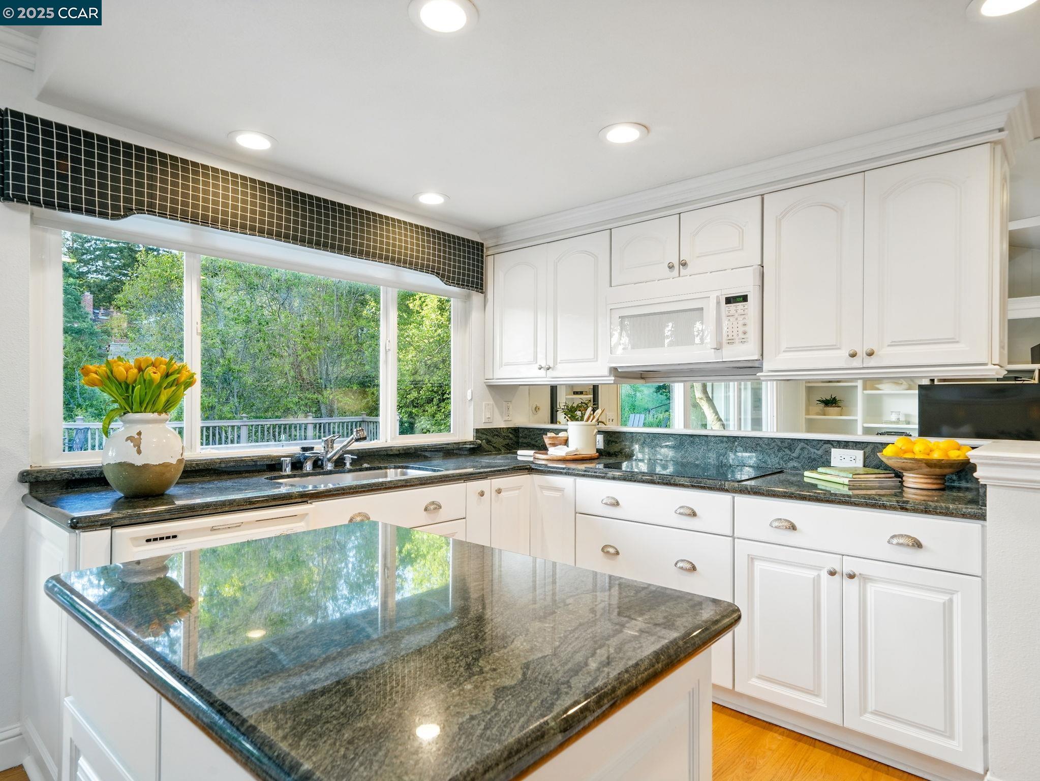 Detail Gallery Image 16 of 59 For 1804 Piedras Circle, Alamo,  CA 94507 - 4 Beds | 2/1 Baths