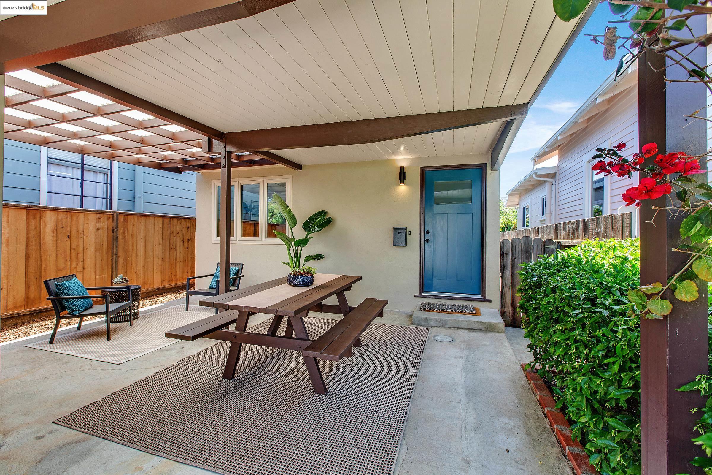 Detail Gallery Image 1 of 19 For 1062 Cornell Ave, Albany,  CA 94706 - 3 Beds | 1 Baths