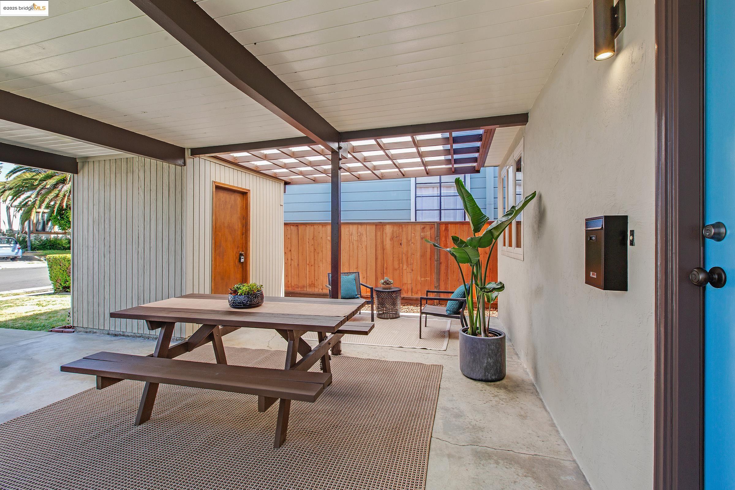 Detail Gallery Image 2 of 19 For 1062 Cornell Ave, Albany,  CA 94706 - 3 Beds | 1 Baths