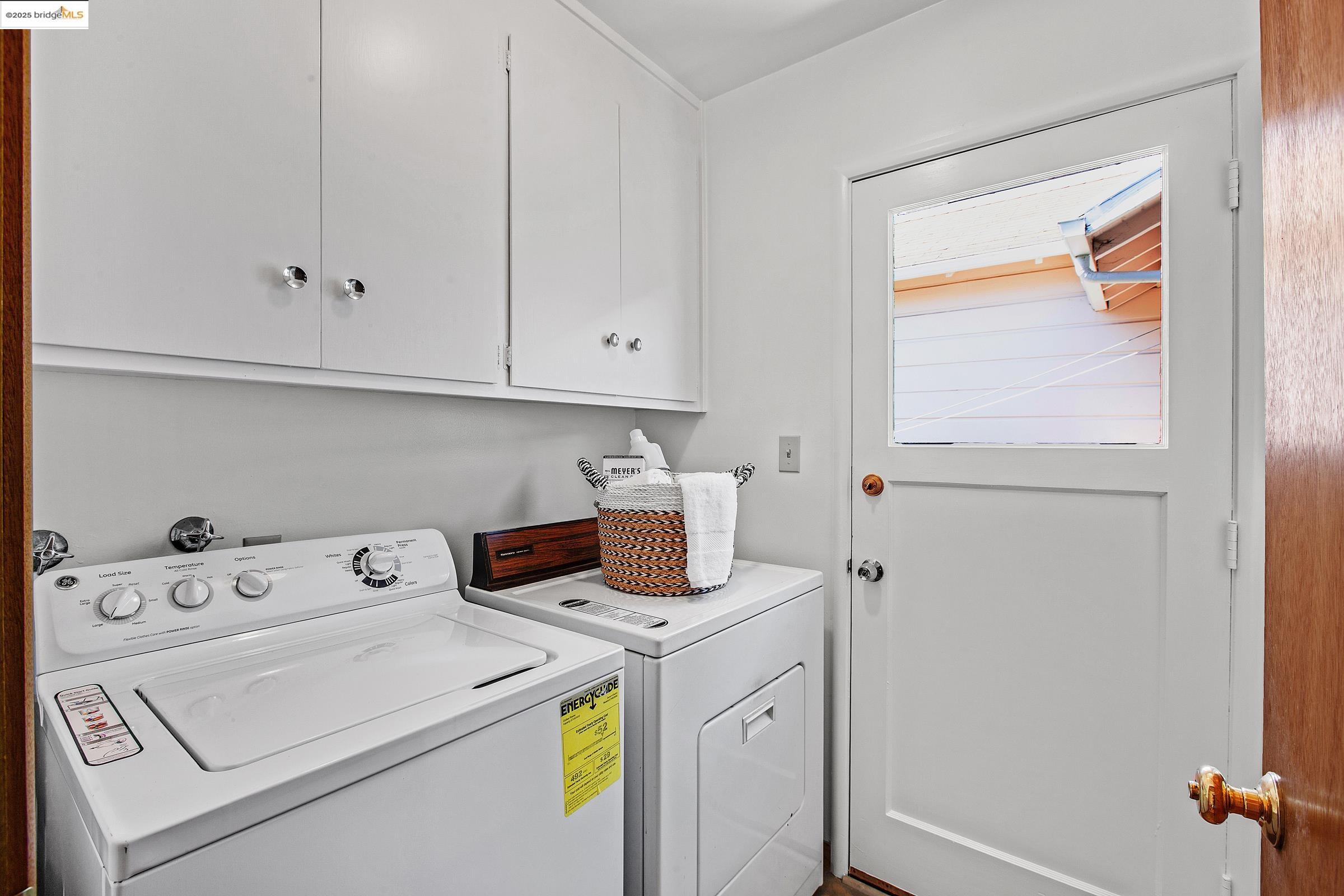 Detail Gallery Image 15 of 19 For 1062 Cornell Ave, Albany,  CA 94706 - 3 Beds | 1 Baths