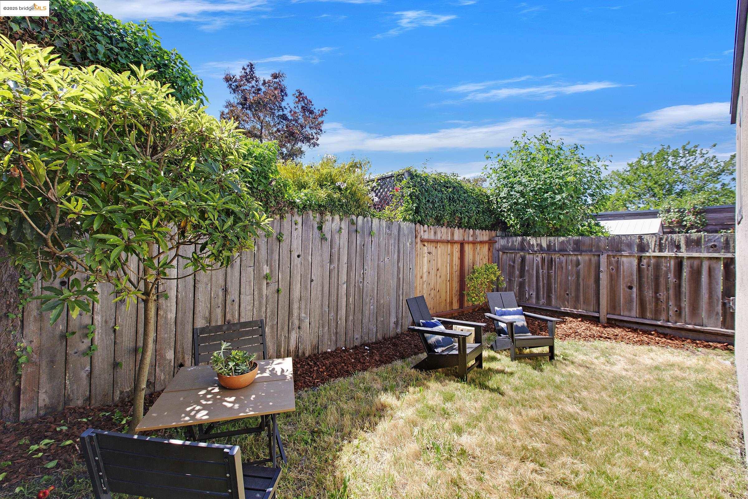 Detail Gallery Image 17 of 19 For 1062 Cornell Ave, Albany,  CA 94706 - 3 Beds | 1 Baths