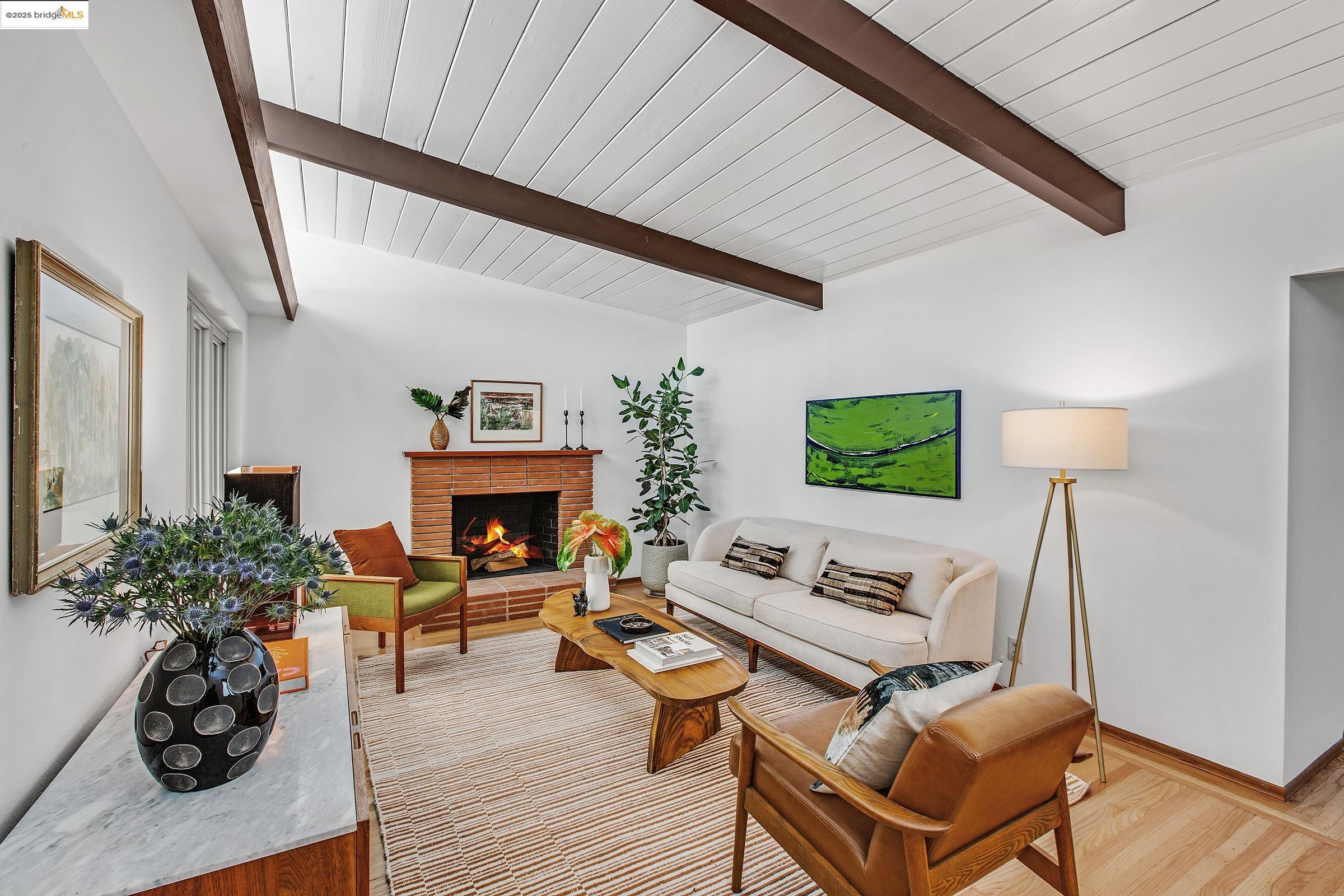 Detail Gallery Image 3 of 19 For 1062 Cornell Ave, Albany,  CA 94706 - 3 Beds | 1 Baths