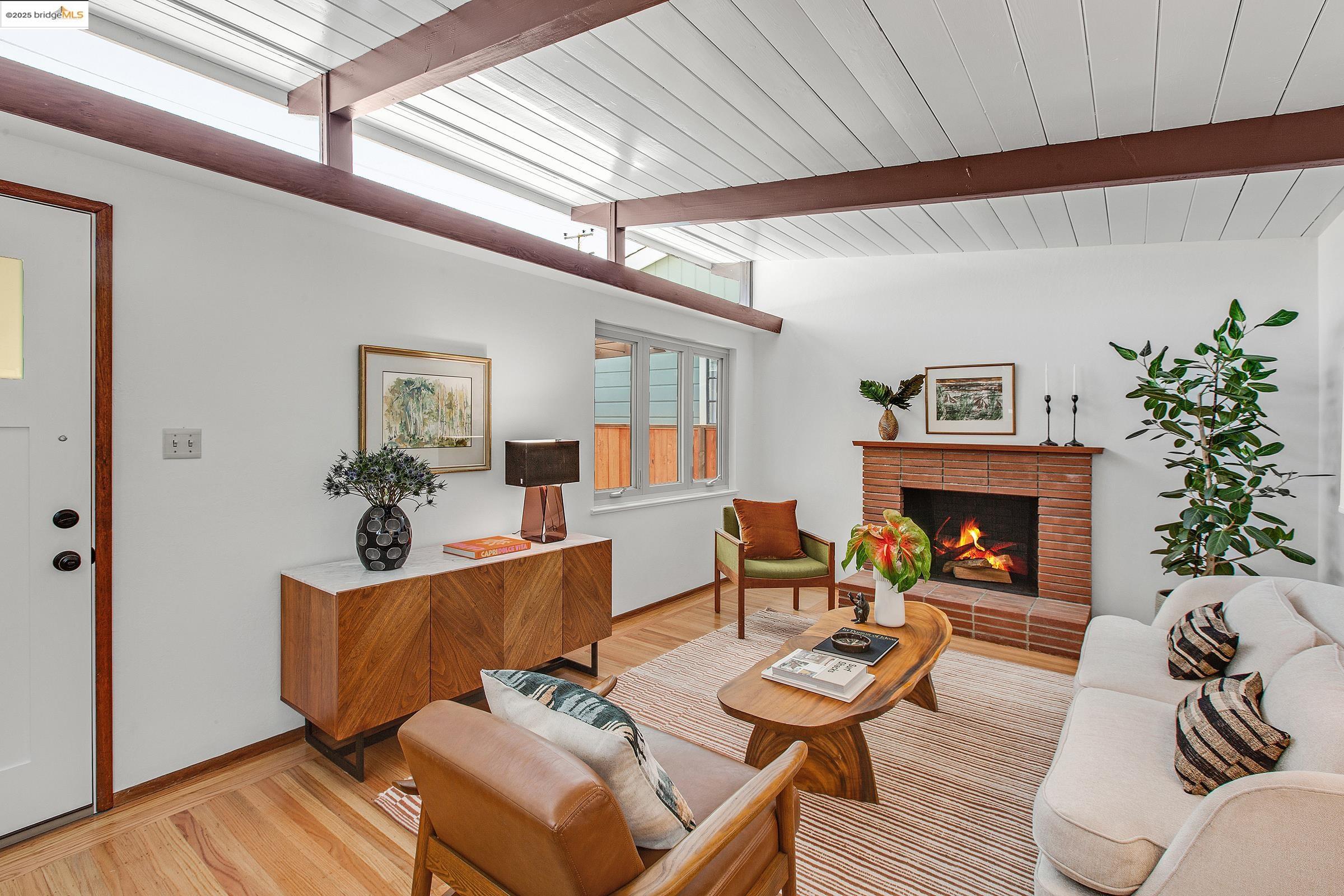Detail Gallery Image 4 of 19 For 1062 Cornell Ave, Albany,  CA 94706 - 3 Beds | 1 Baths
