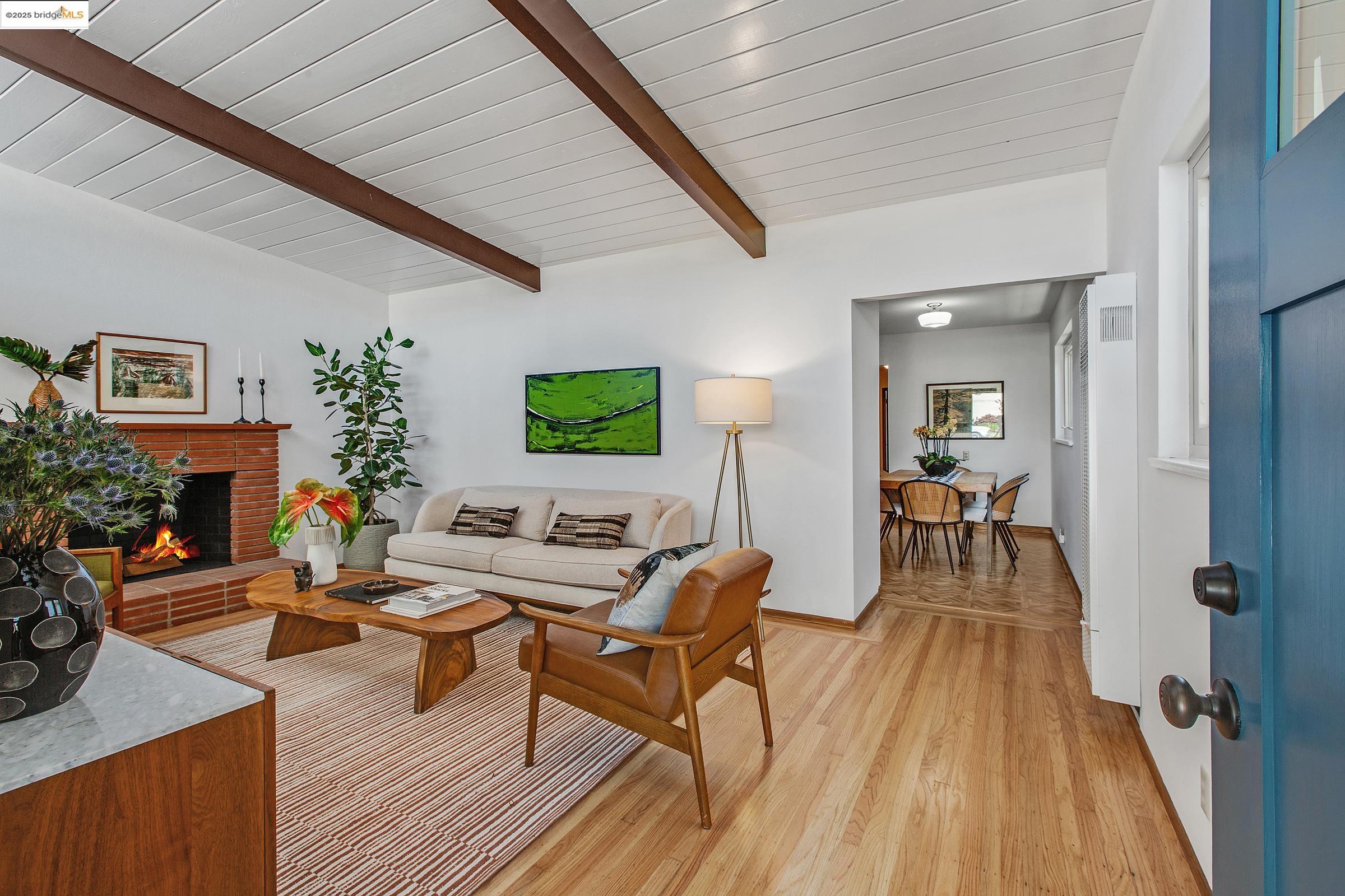 Detail Gallery Image 5 of 19 For 1062 Cornell Ave, Albany,  CA 94706 - 3 Beds | 1 Baths