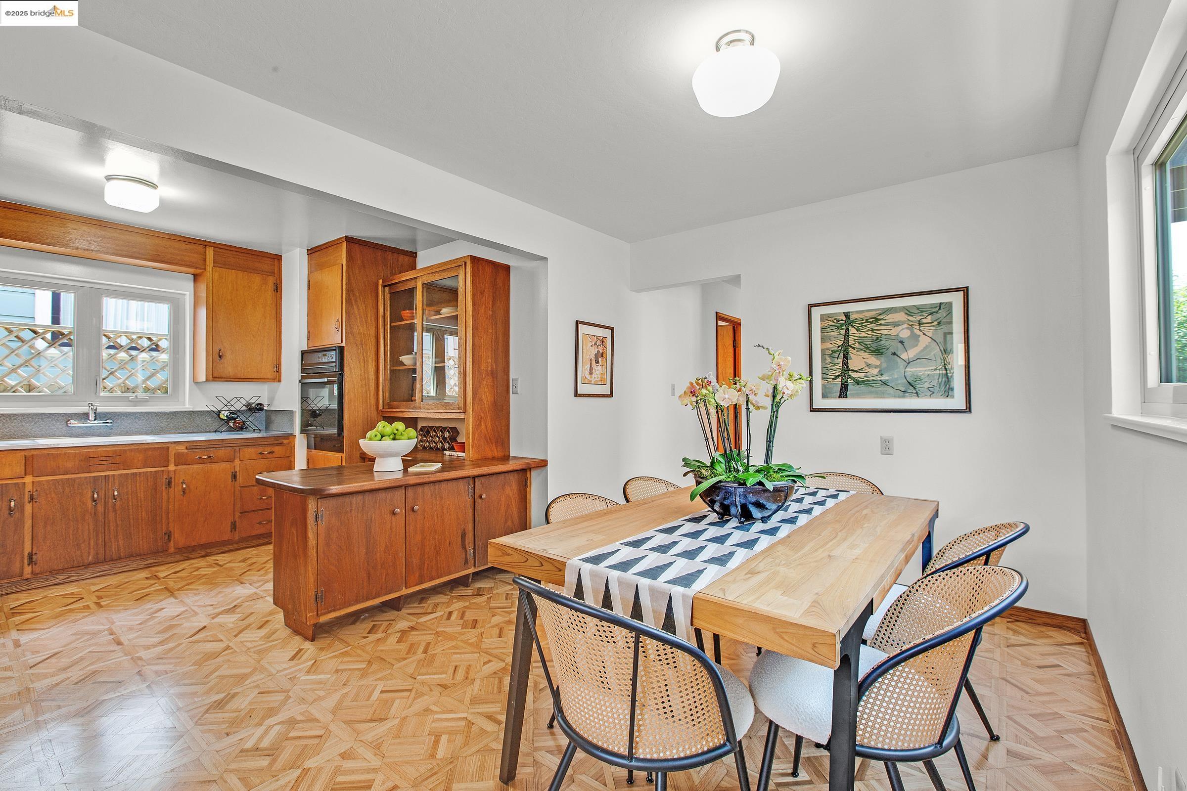 Detail Gallery Image 6 of 19 For 1062 Cornell Ave, Albany,  CA 94706 - 3 Beds | 1 Baths