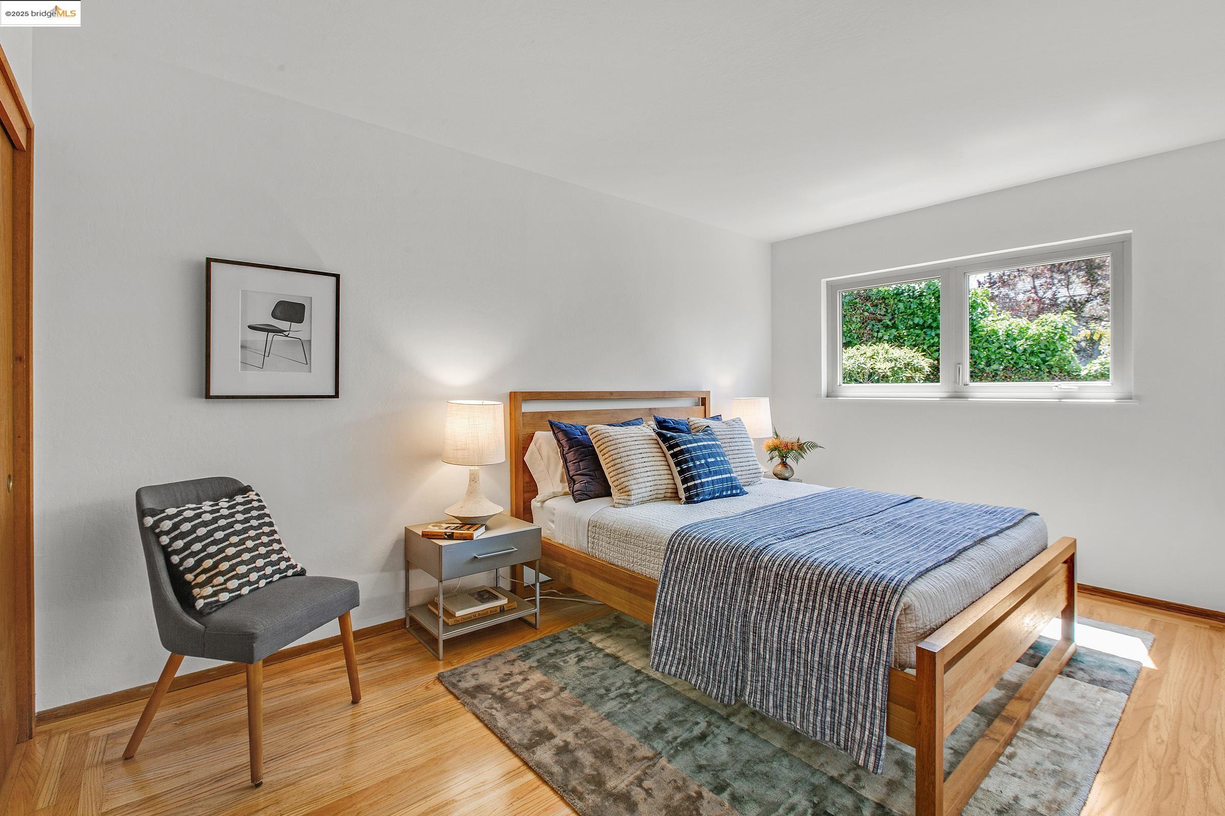 Detail Gallery Image 8 of 19 For 1062 Cornell Ave, Albany,  CA 94706 - 3 Beds | 1 Baths