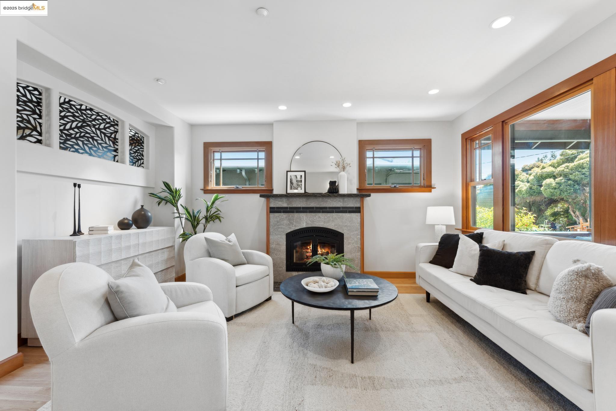 Detail Gallery Image 11 of 58 For 817 Curtis St, Albany,  CA 94706 - 4 Beds | 2/1 Baths