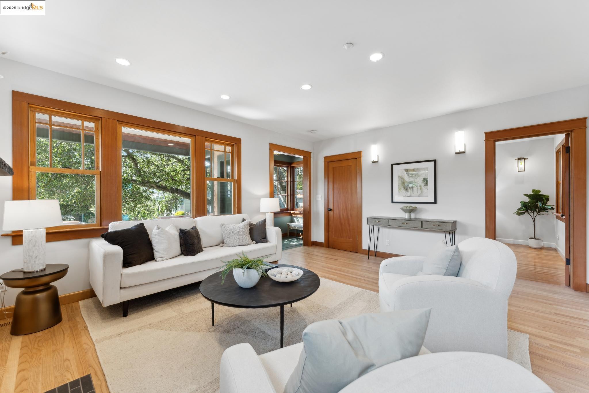 Detail Gallery Image 12 of 58 For 817 Curtis St, Albany,  CA 94706 - 4 Beds | 2/1 Baths