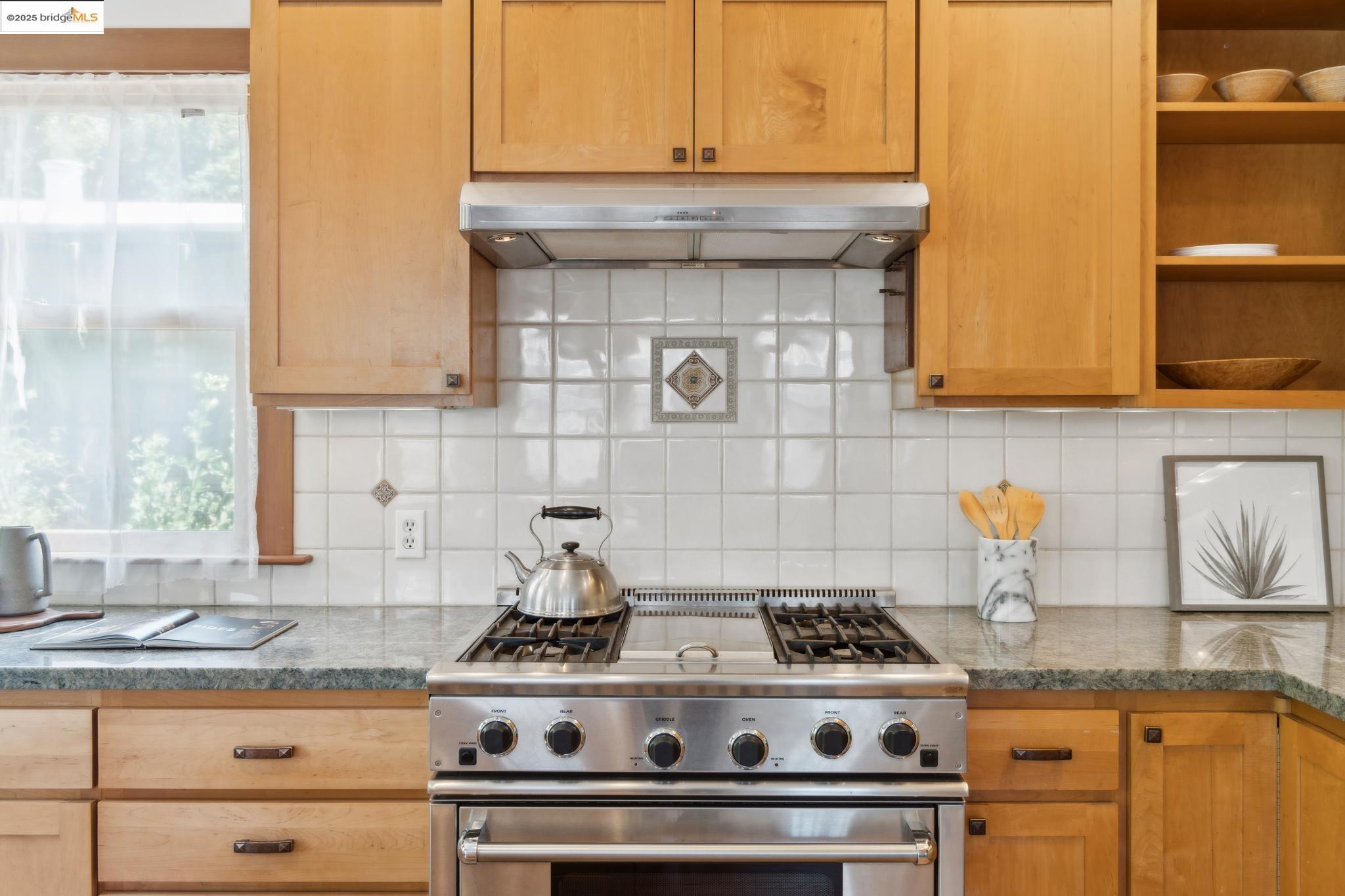 Detail Gallery Image 18 of 58 For 817 Curtis St, Albany,  CA 94706 - 4 Beds | 2/1 Baths