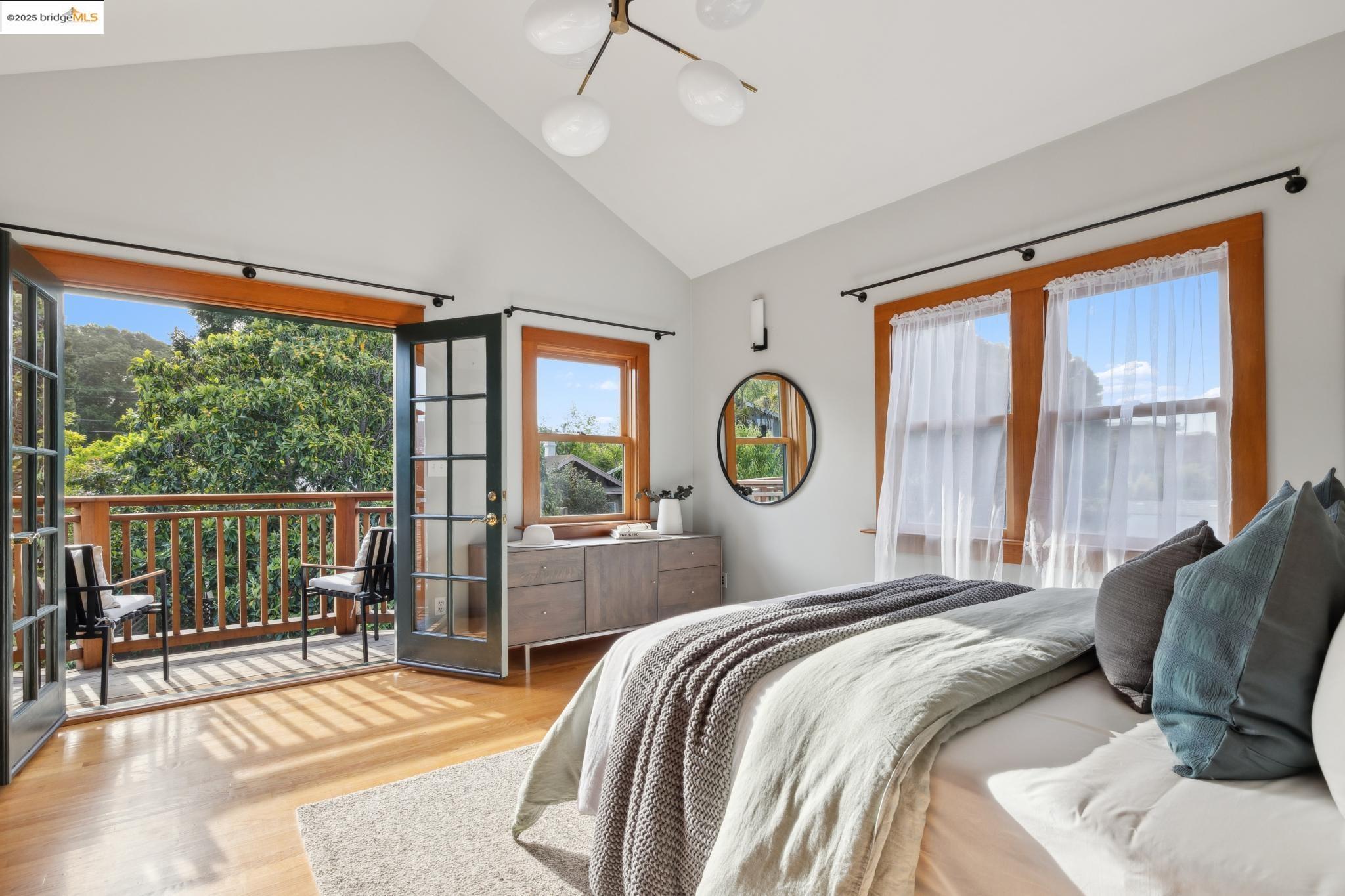 Detail Gallery Image 33 of 58 For 817 Curtis St, Albany,  CA 94706 - 4 Beds | 2/1 Baths