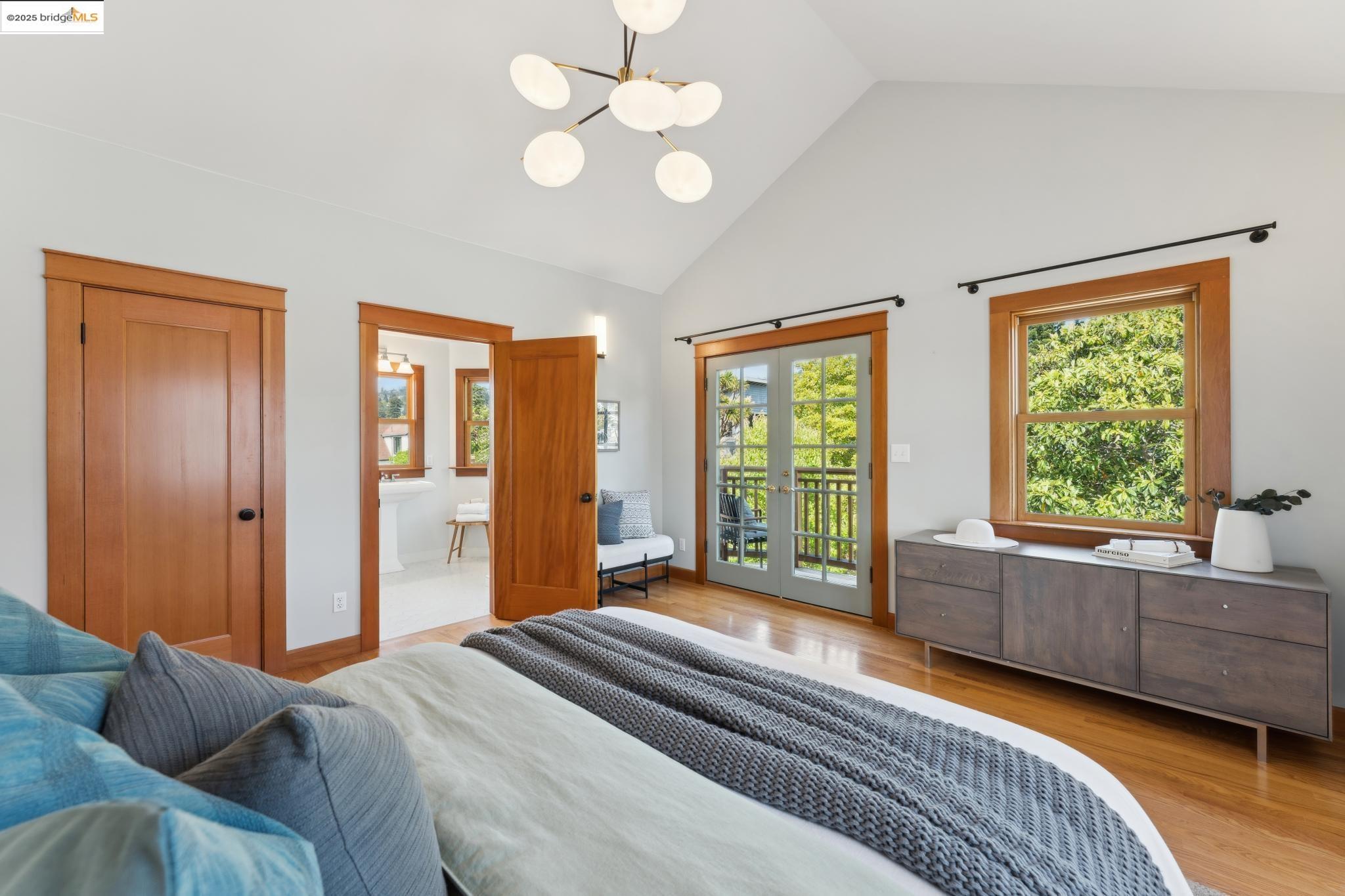 Detail Gallery Image 35 of 58 For 817 Curtis St, Albany,  CA 94706 - 4 Beds | 2/1 Baths