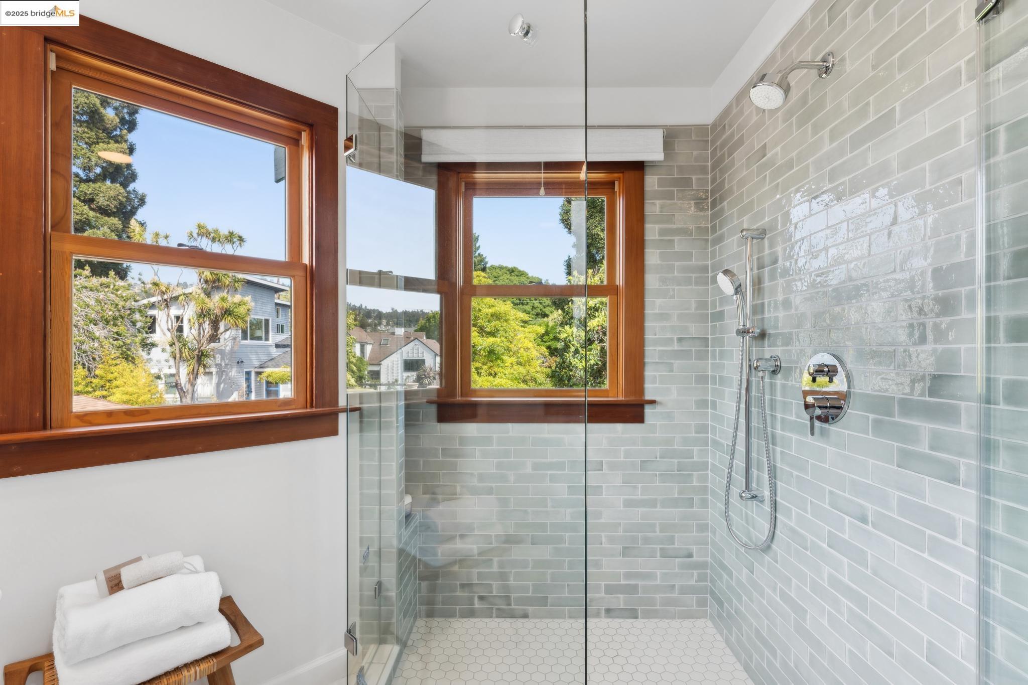 Detail Gallery Image 37 of 58 For 817 Curtis St, Albany,  CA 94706 - 4 Beds | 2/1 Baths