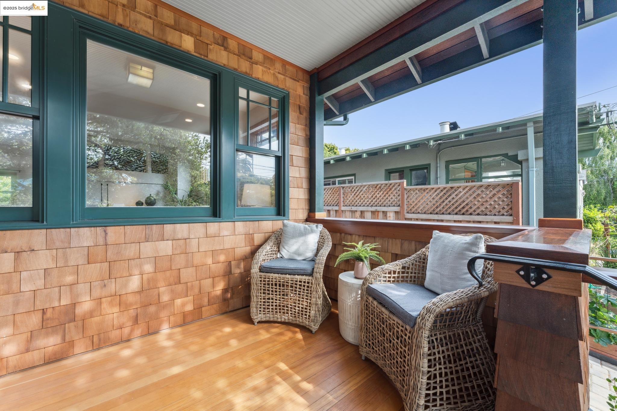 Detail Gallery Image 5 of 58 For 817 Curtis St, Albany,  CA 94706 - 4 Beds | 2/1 Baths