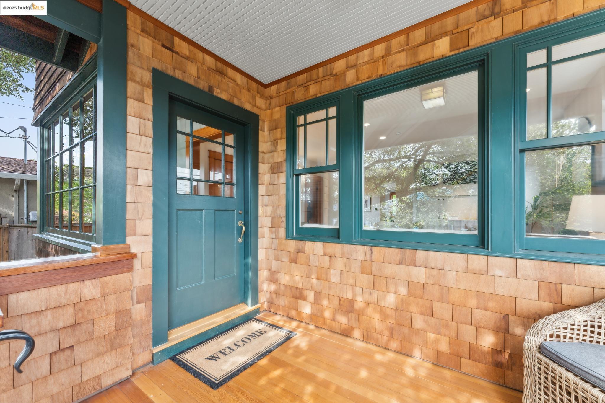Detail Gallery Image 6 of 58 For 817 Curtis St, Albany,  CA 94706 - 4 Beds | 2/1 Baths