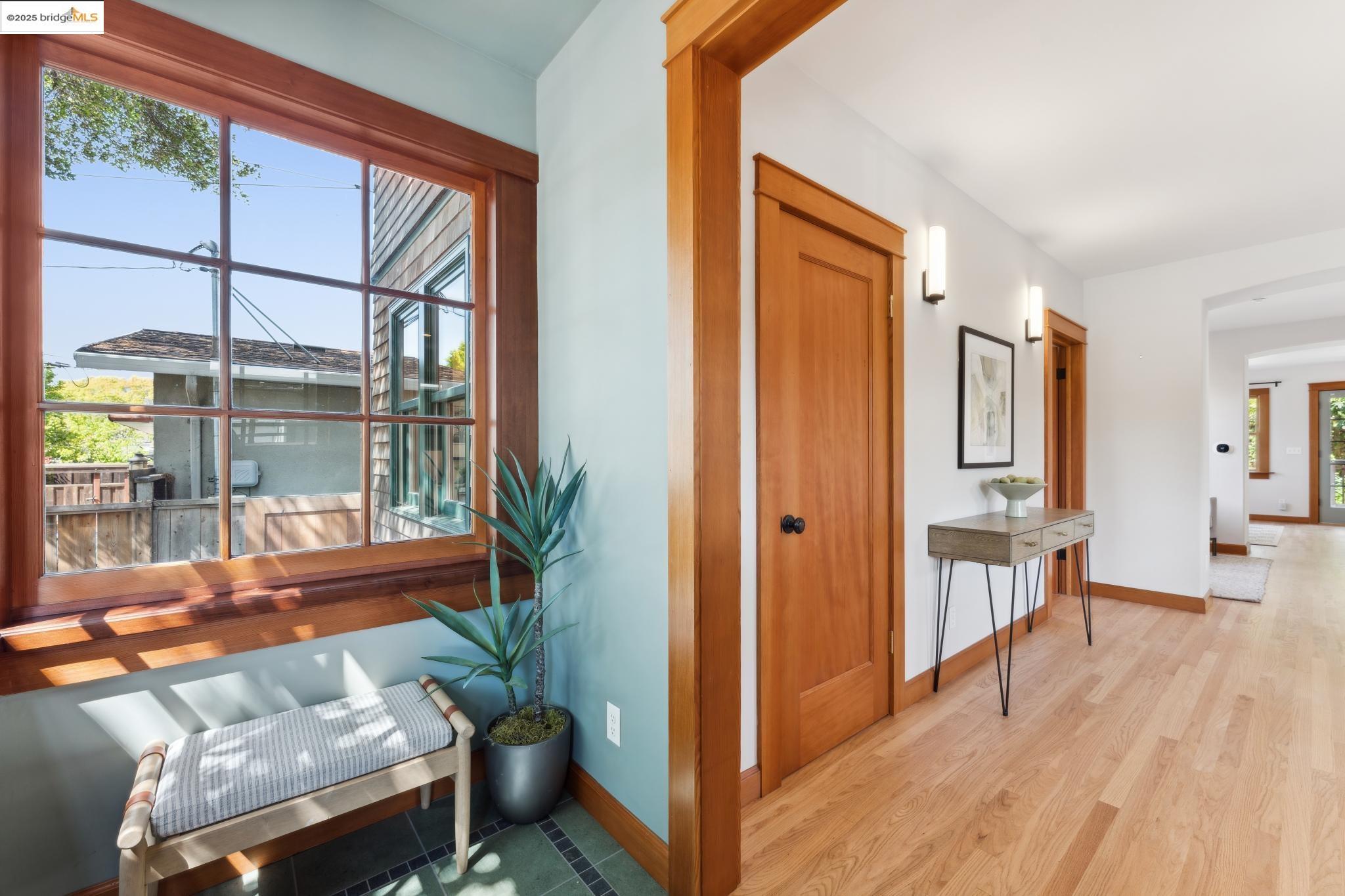 Detail Gallery Image 7 of 58 For 817 Curtis St, Albany,  CA 94706 - 4 Beds | 2/1 Baths