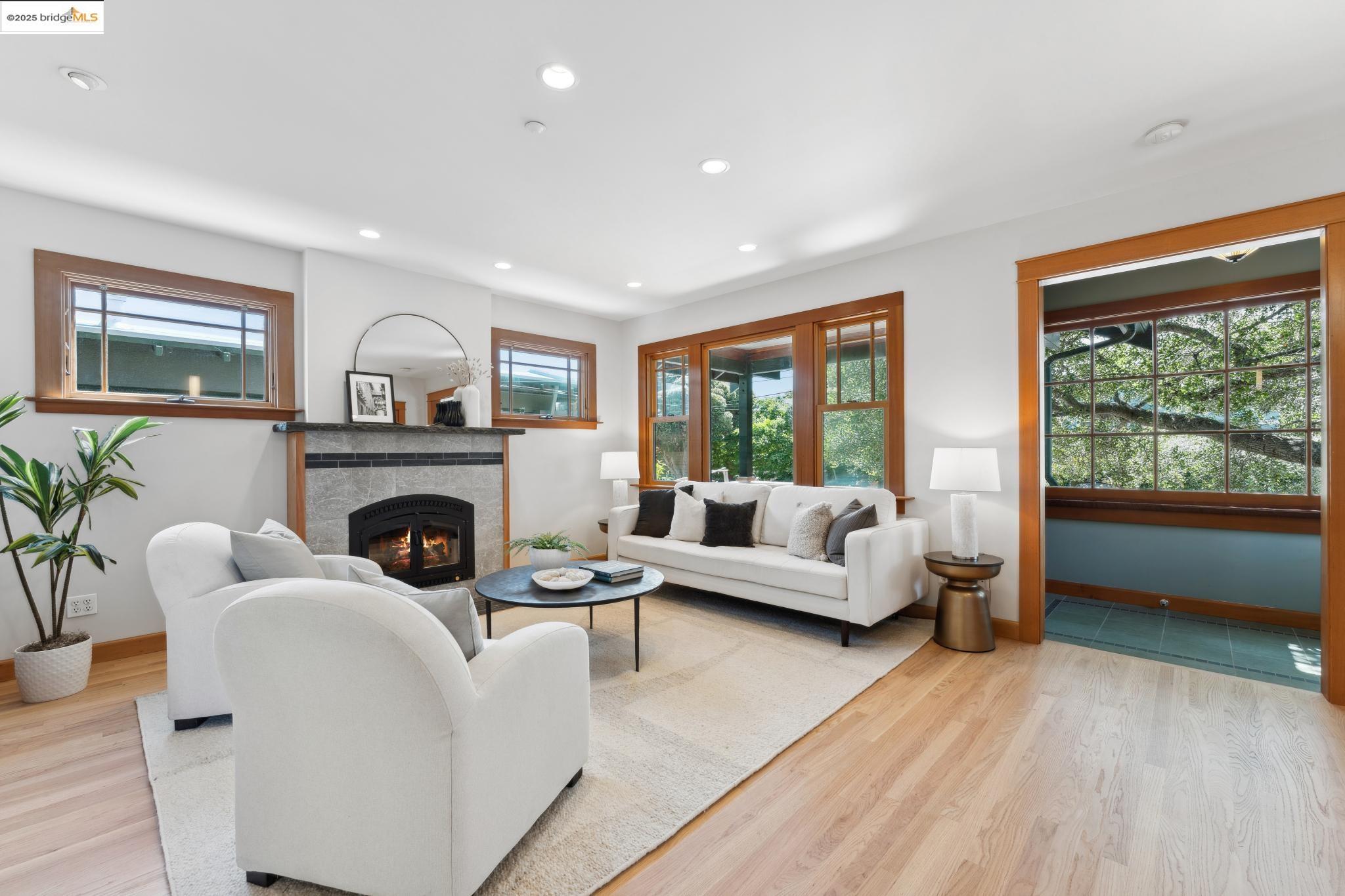 Detail Gallery Image 10 of 58 For 817 Curtis St, Albany,  CA 94706 - 4 Beds | 2/1 Baths