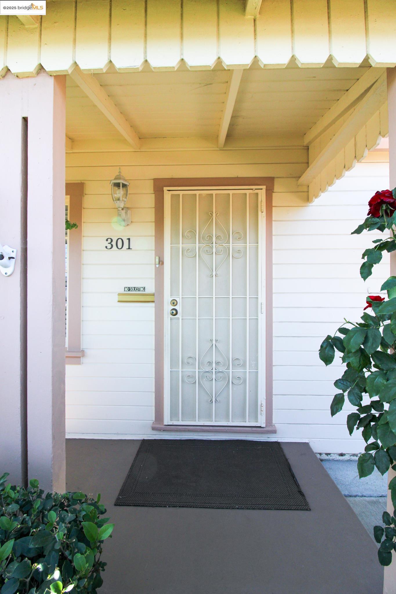 Detail Gallery Image 2 of 13 For 301 Texas St, Antioch,  CA 94509 - 2 Beds | 1 Baths
