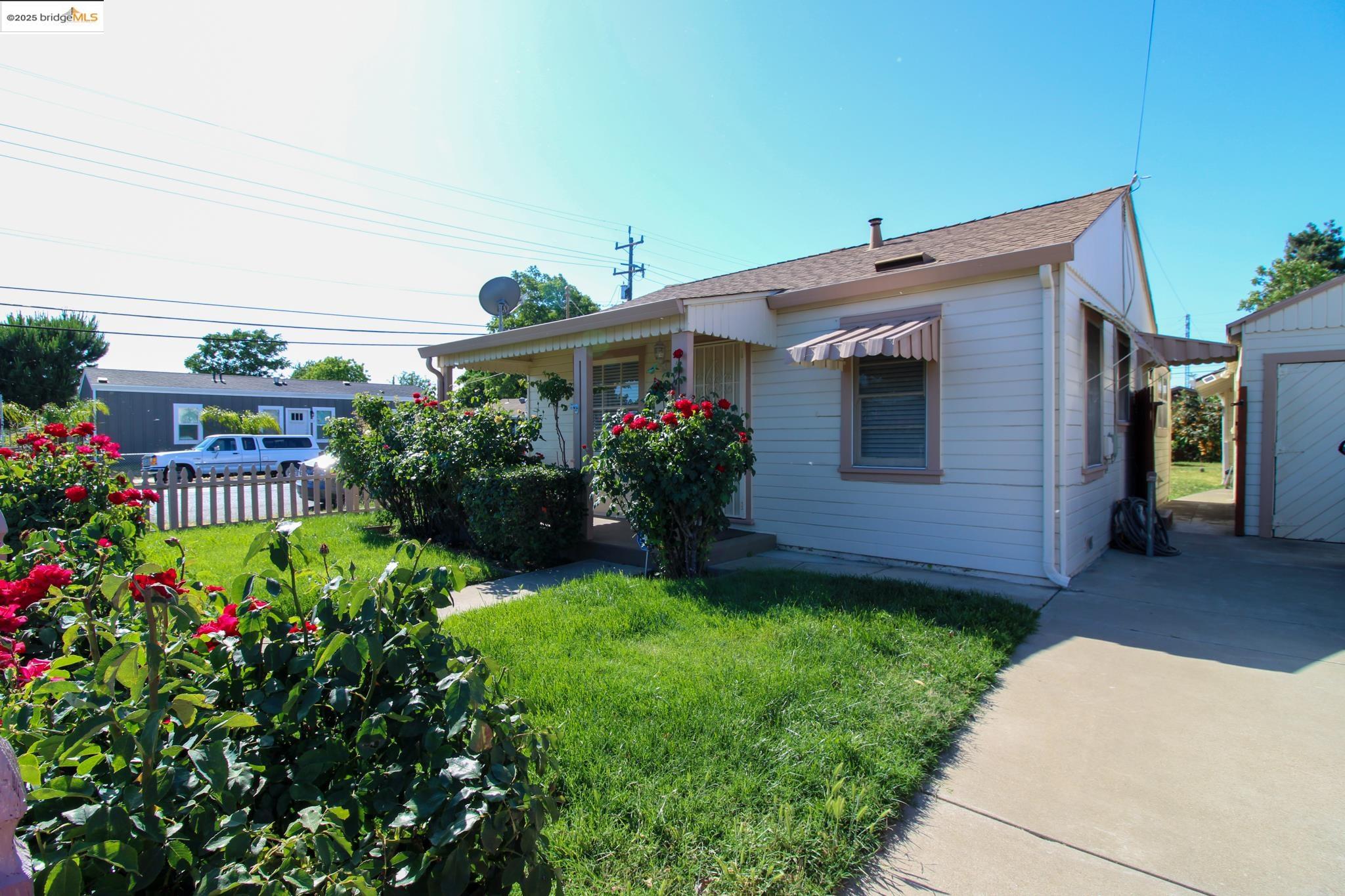 Detail Gallery Image 3 of 13 For 301 Texas St, Antioch,  CA 94509 - 2 Beds | 1 Baths