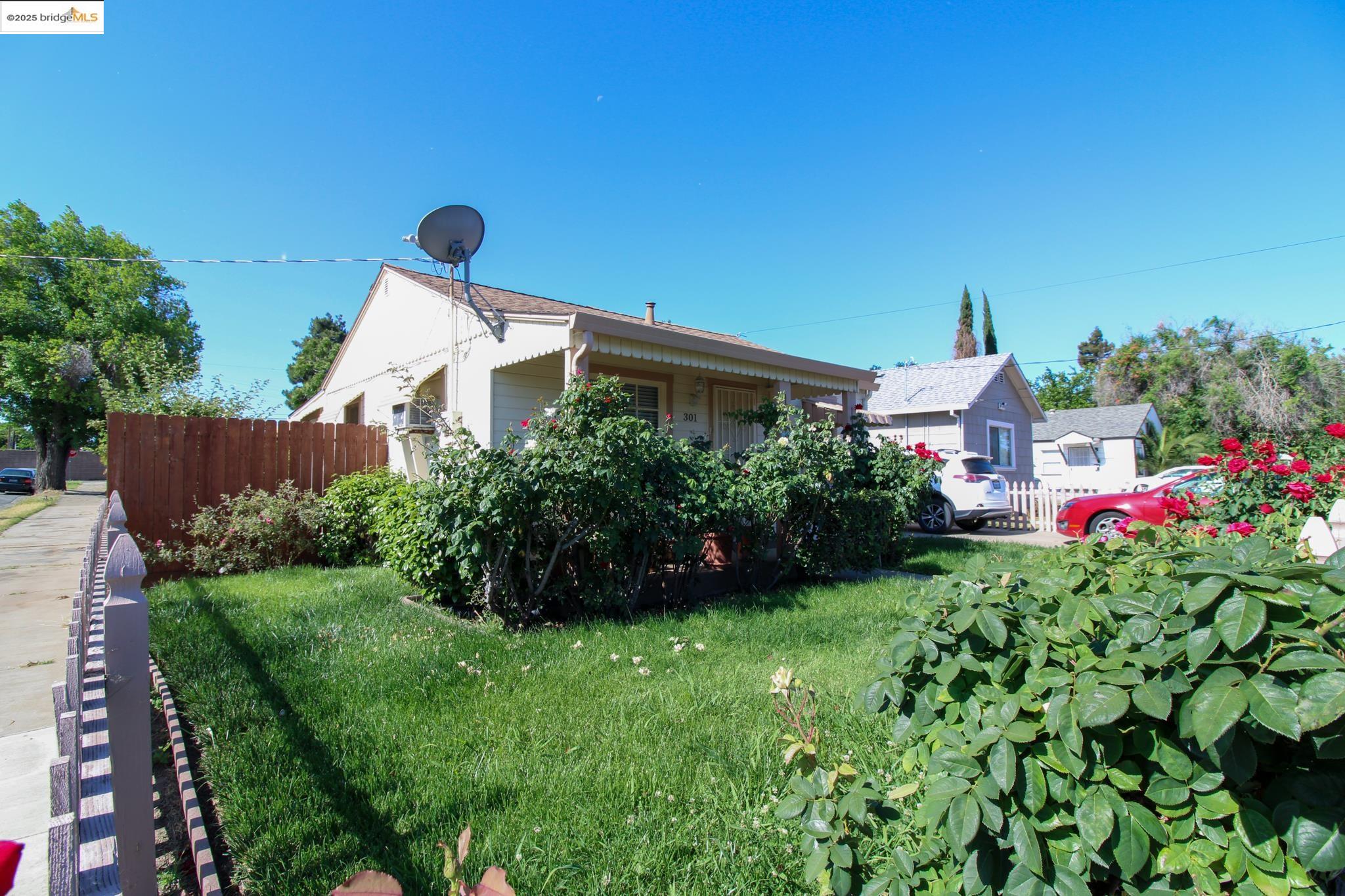 Detail Gallery Image 4 of 13 For 301 Texas St, Antioch,  CA 94509 - 2 Beds | 1 Baths